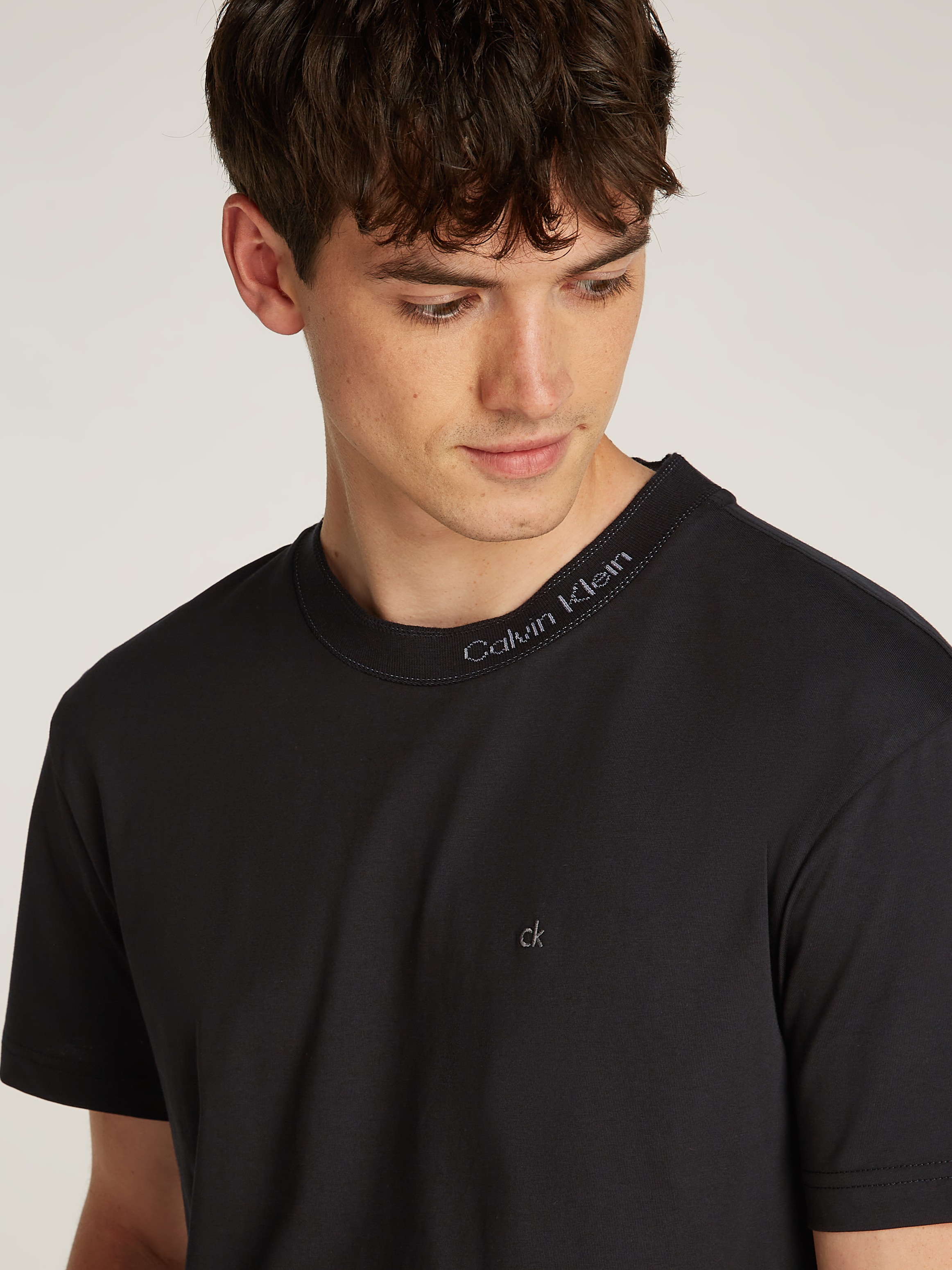 Calvin Klein T-Shirt »NECK LOGO T-SHIRT«, mit Logoprägung