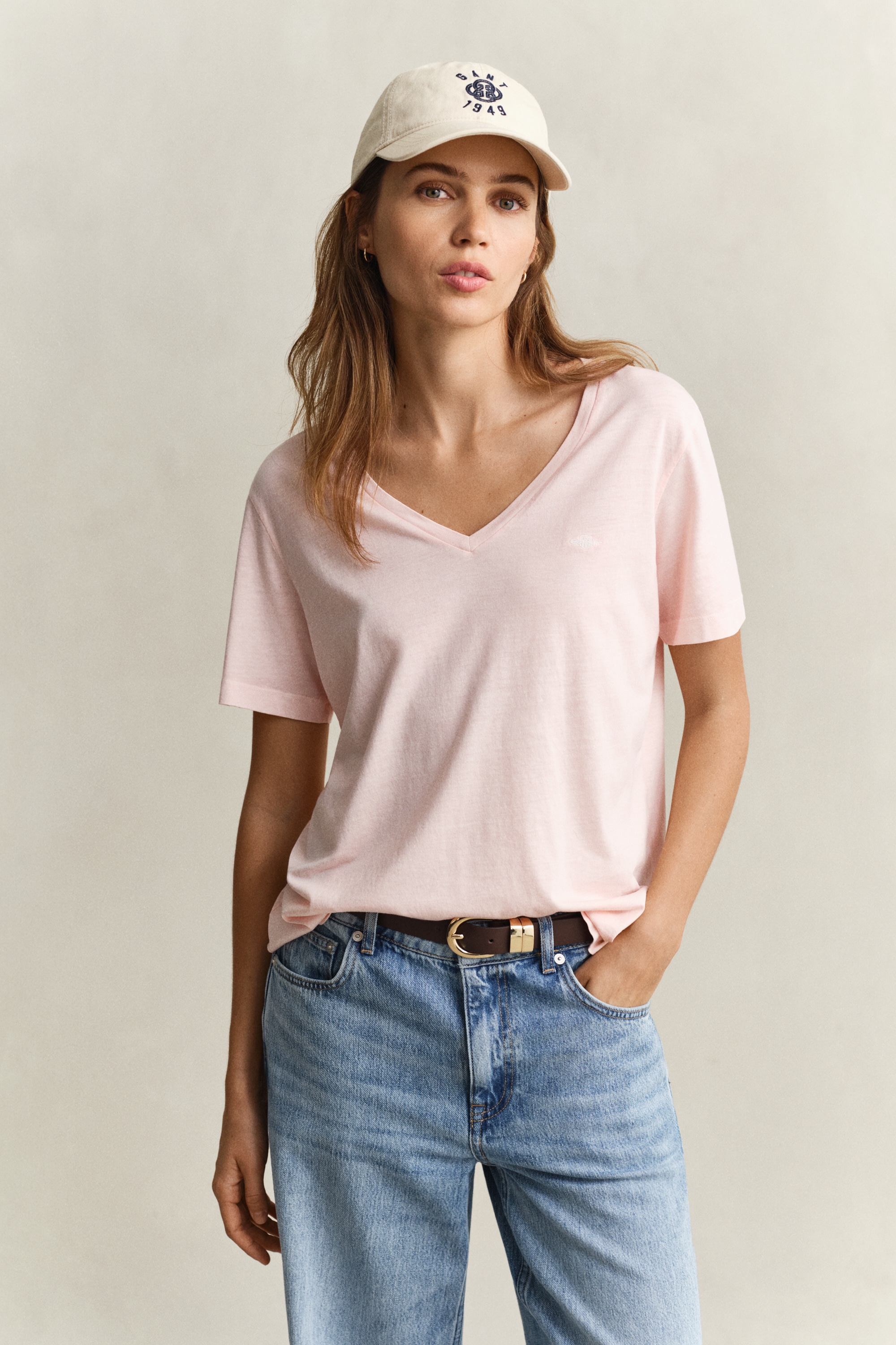 Gant T-Shirt »REGULAR WASHED SHIELD V-NECK« Regular fit mit V-Ausschnitt
