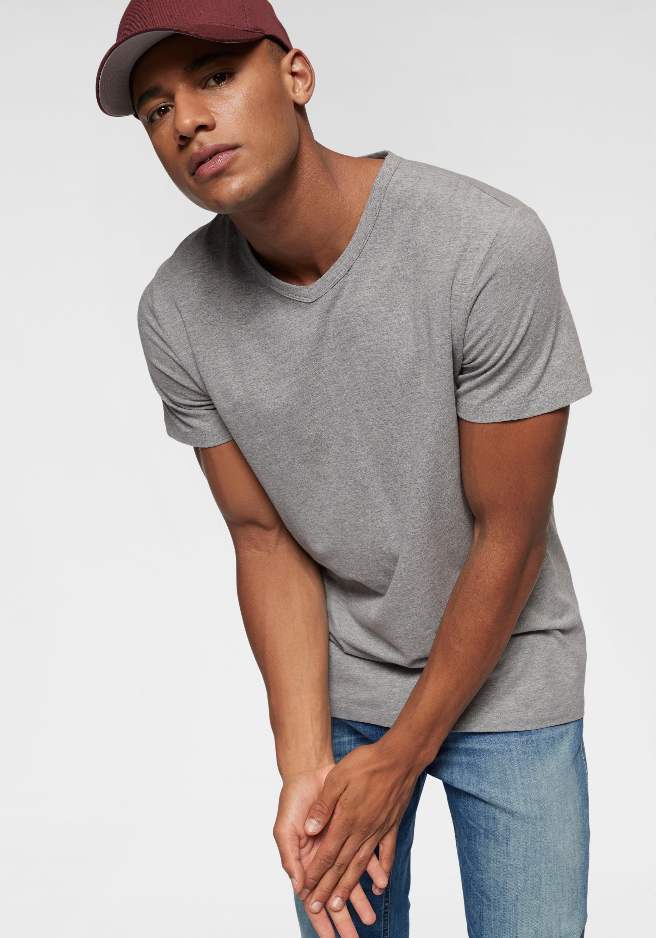 Jack & Jones T-Shirt »SLIM- FIT BASIC TEE V-NECK«, mit V-Ausschnitt