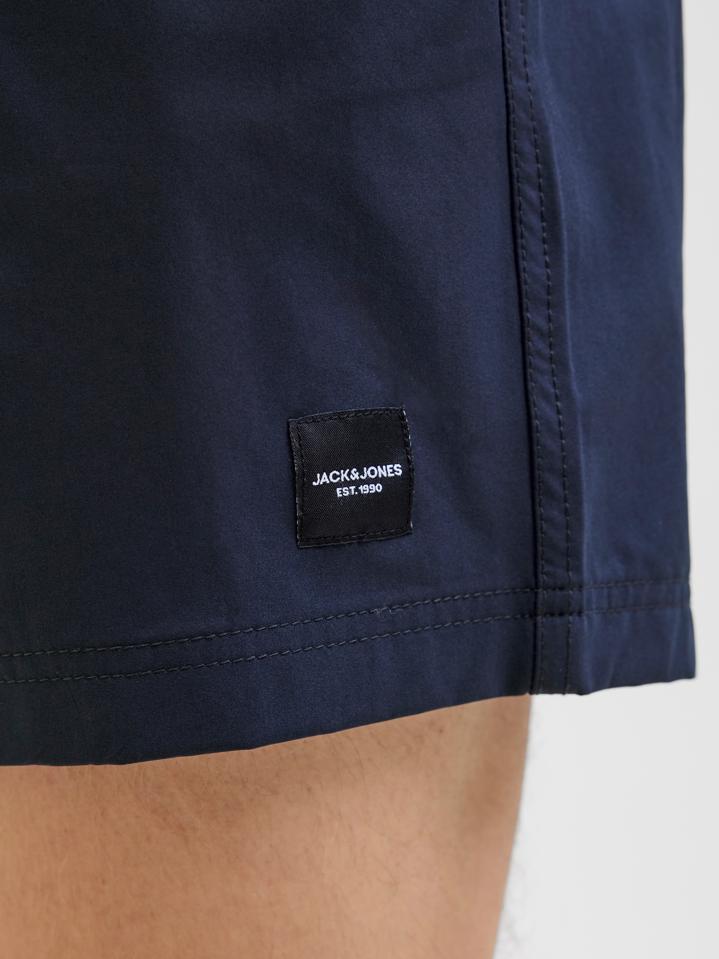 Jack & Jones Badeshorts »JPSTMAUI  Badeshort mit elastischem Bund und normalem Schnitt« unifarben, modisch, slim fit, Polyester