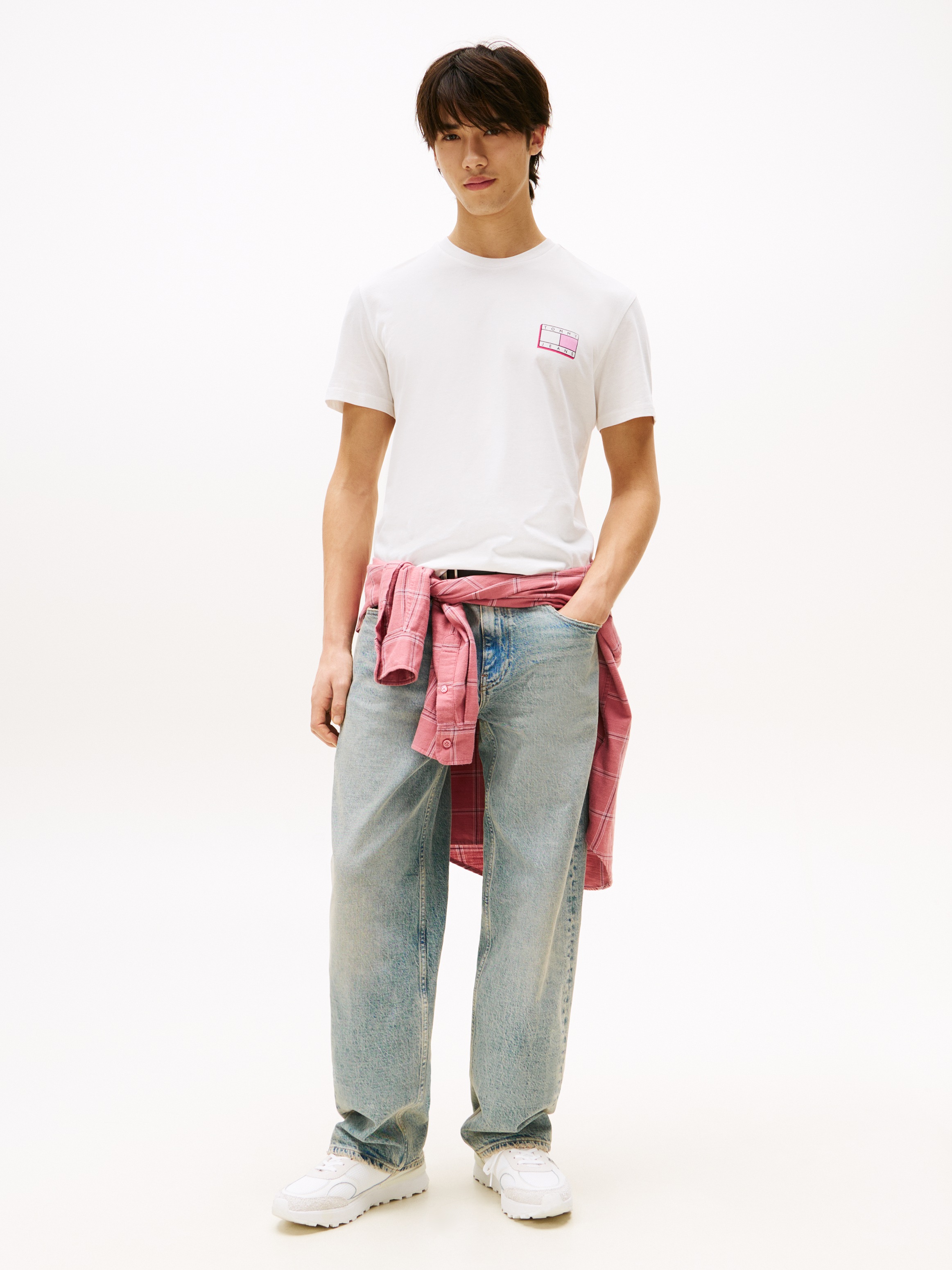 Tommy Jeans T-Shirt »TJM SLIM POP COLOR FLAG TEE EXT« Mit Rundhalsausschnitt