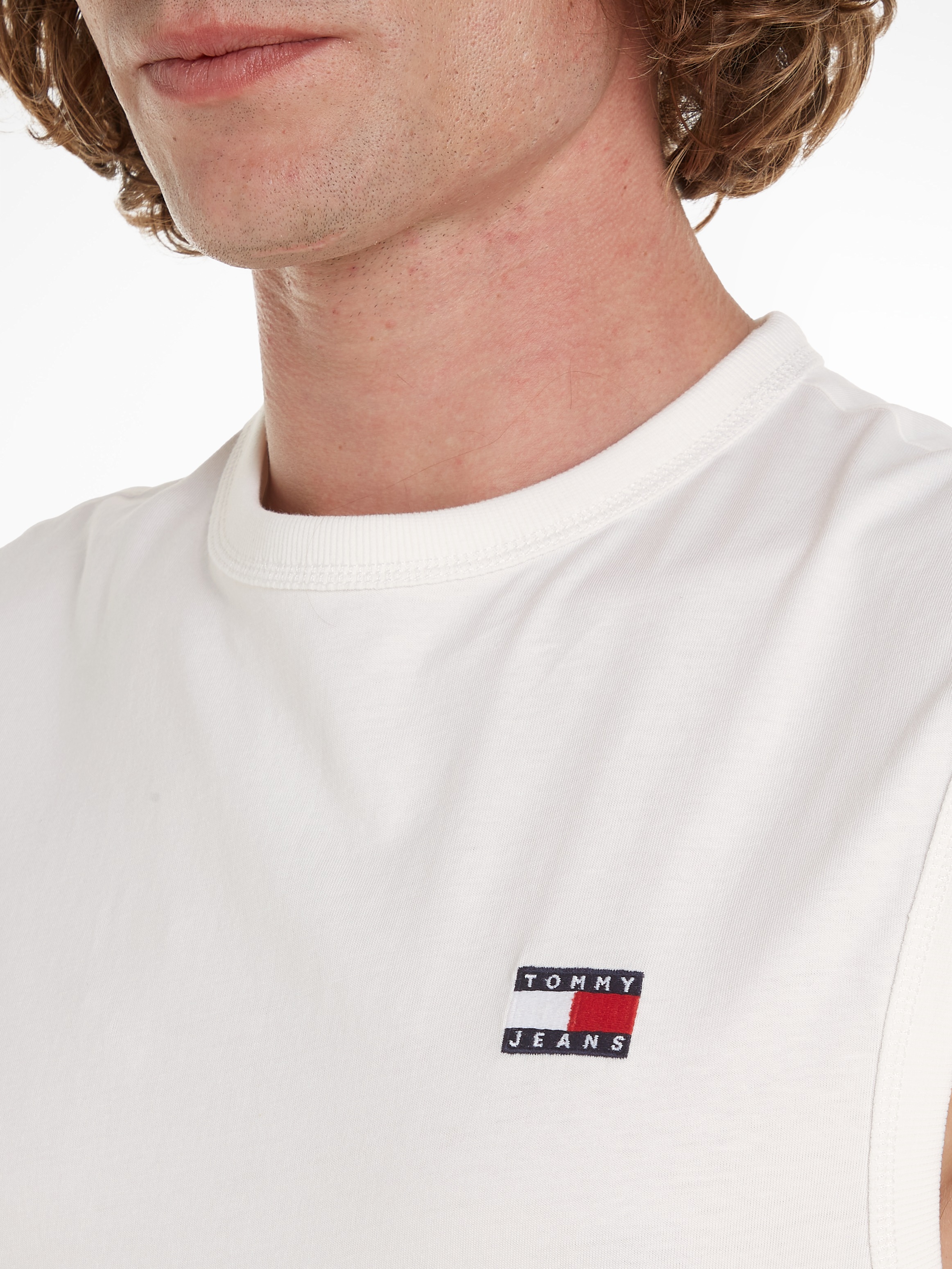 Tommy Jeans Rundhalsshirt »TJM REG BADGE TANK TOP EXT«, mit Logoprägung