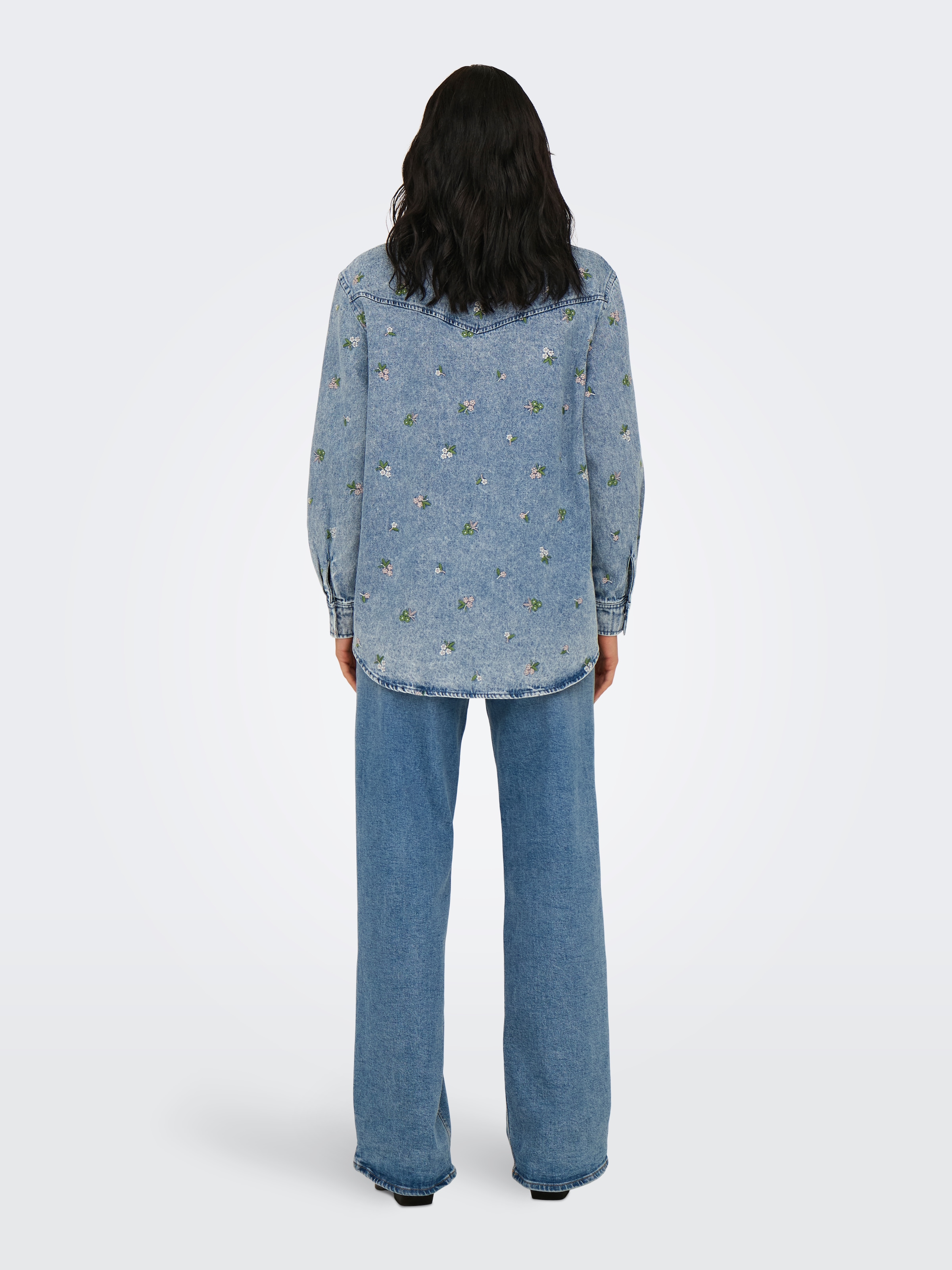 ONLY Jeansbluse »ONLVERA L/S FLOWER EMB SHIRT DNM YOR«