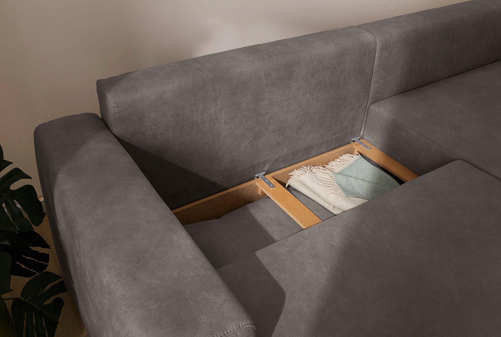 Jockenhöfer Gruppe Ecksofa »Spotlight, L-Form, mit dimmbarer LED-Beleuchtung«, inkl. Bettfunktion & Bettkasten, Ottomane links/rechts montierbar