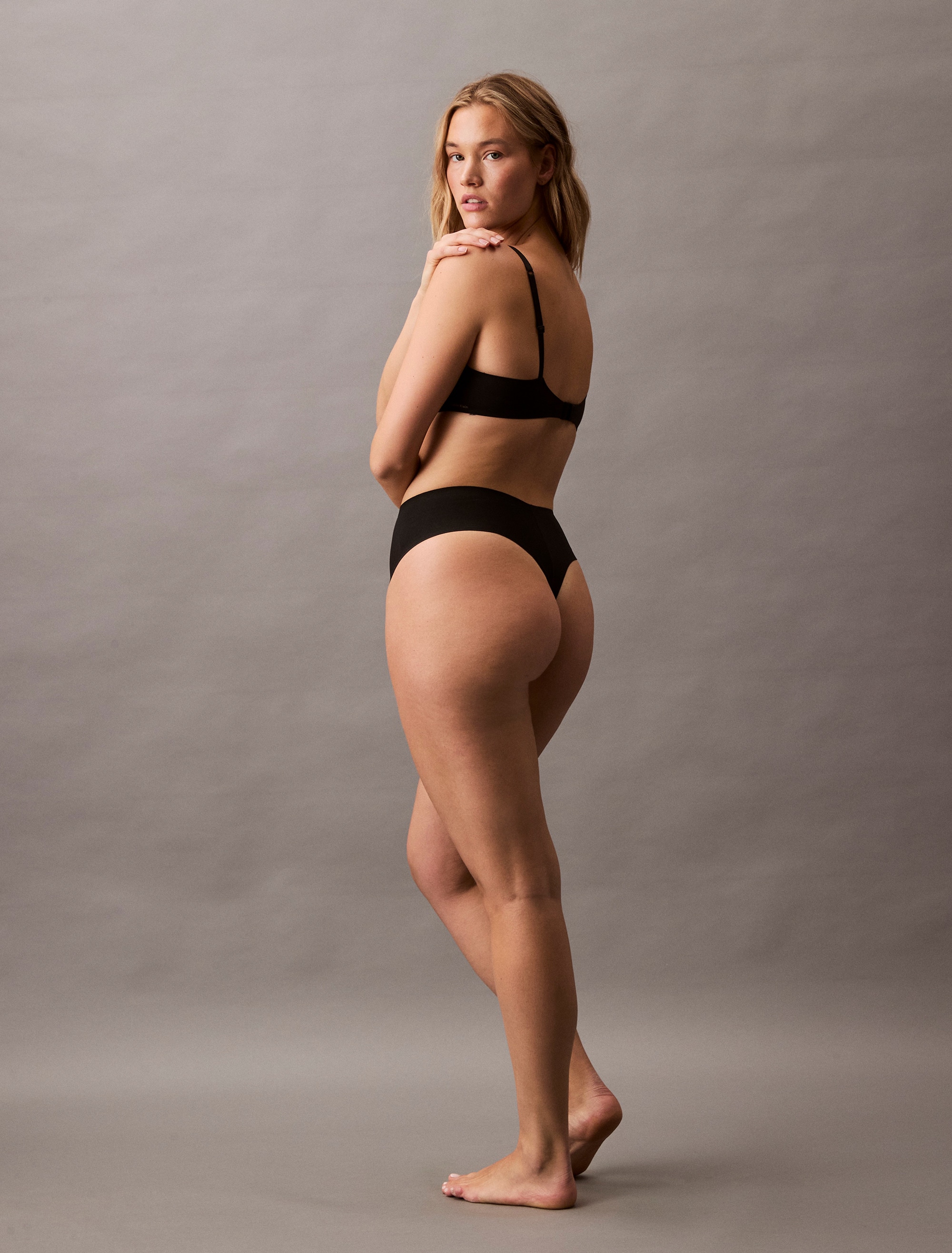 Calvin Klein Underwear Formstring »SCULPTED FIRM MESH THONG«, mit formendem Effekt, shapewear