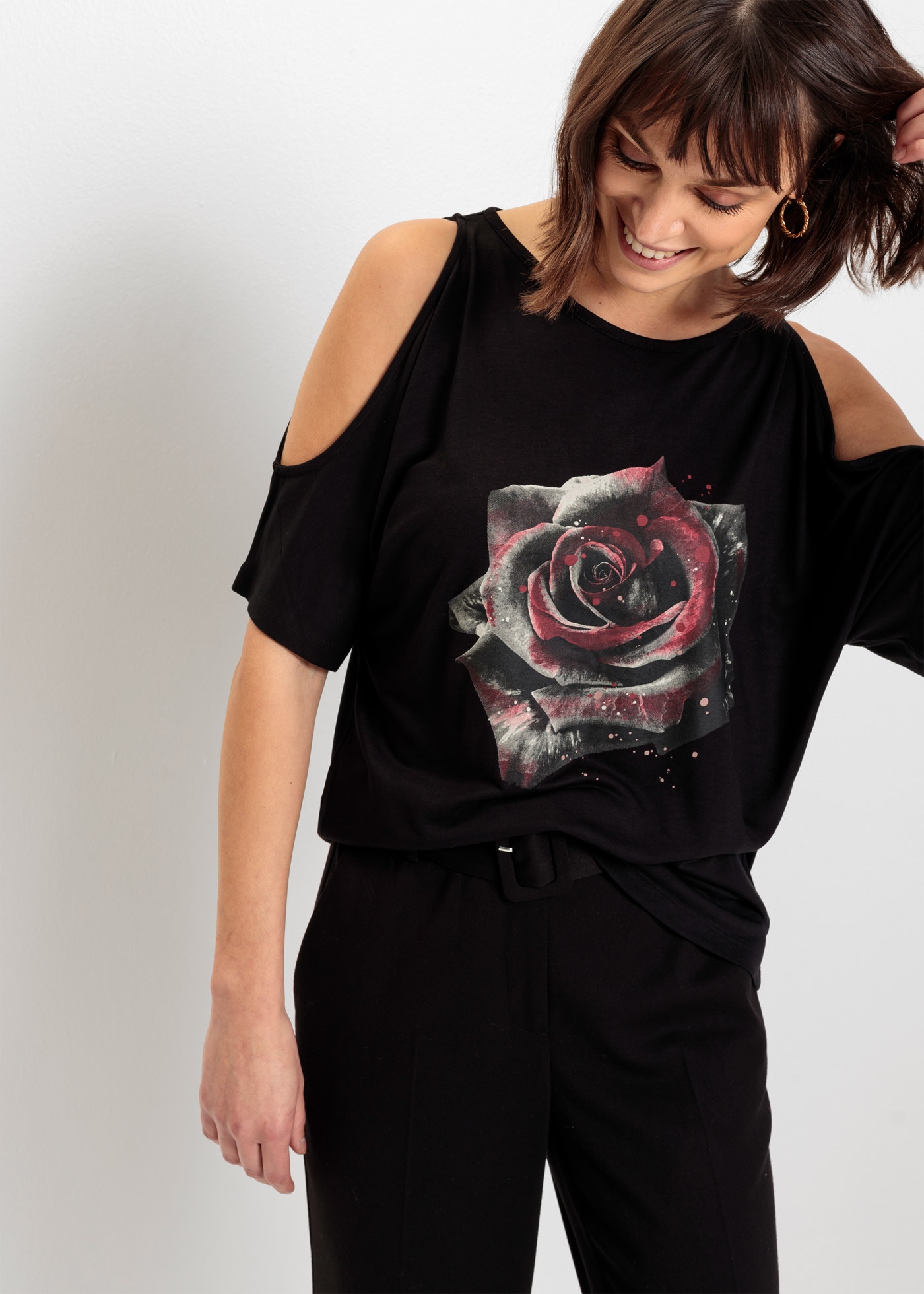 bonprix T-Shirt »Cold-Shoulder-Shirt aus Viskose« Cold-Shoulder-Design, Halbarm, lässige Passform, mit Blumen-Print