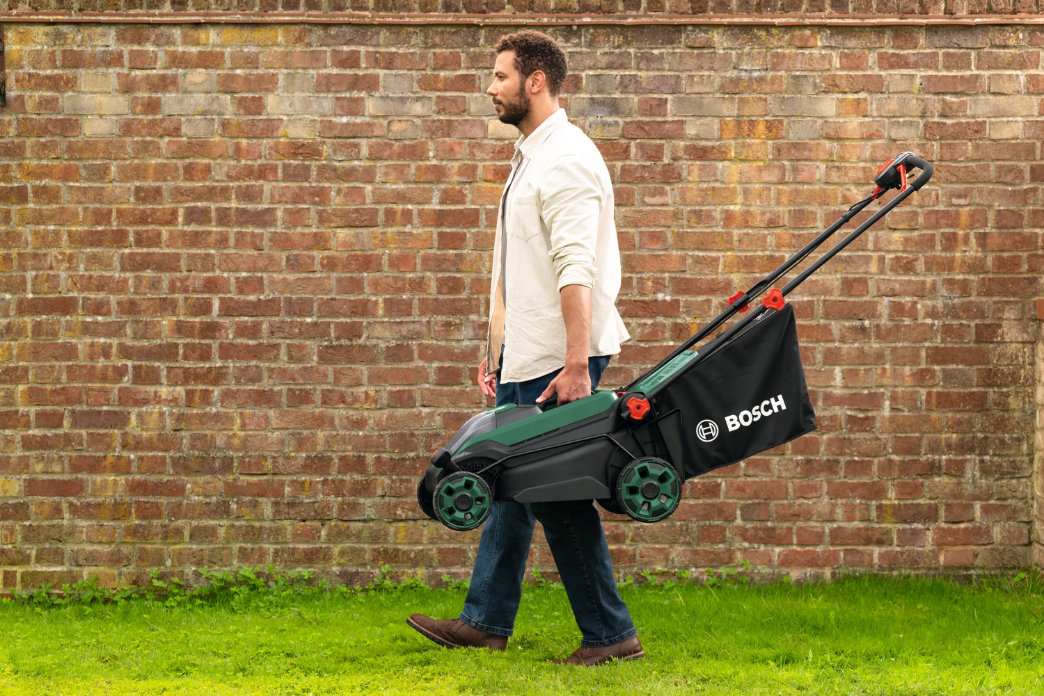 Bosch Home & Garden Akkurasenmäher »Rotak 18V2-38« Kraftvoller 3-in-1-Mäher für mittelgroße bis größere Rasenflächen