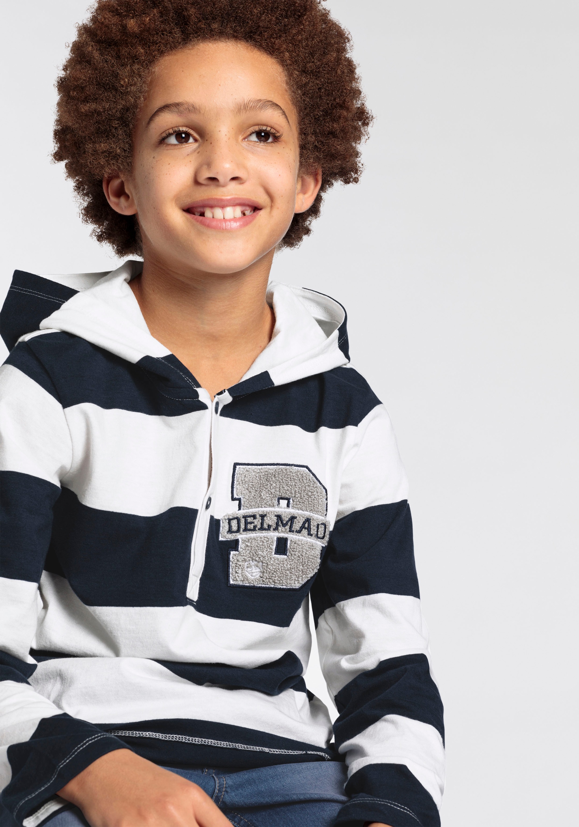 DELMAO Kapuzenshirt »für Jungen«, Ringelshirt mit Frottee-Applikation