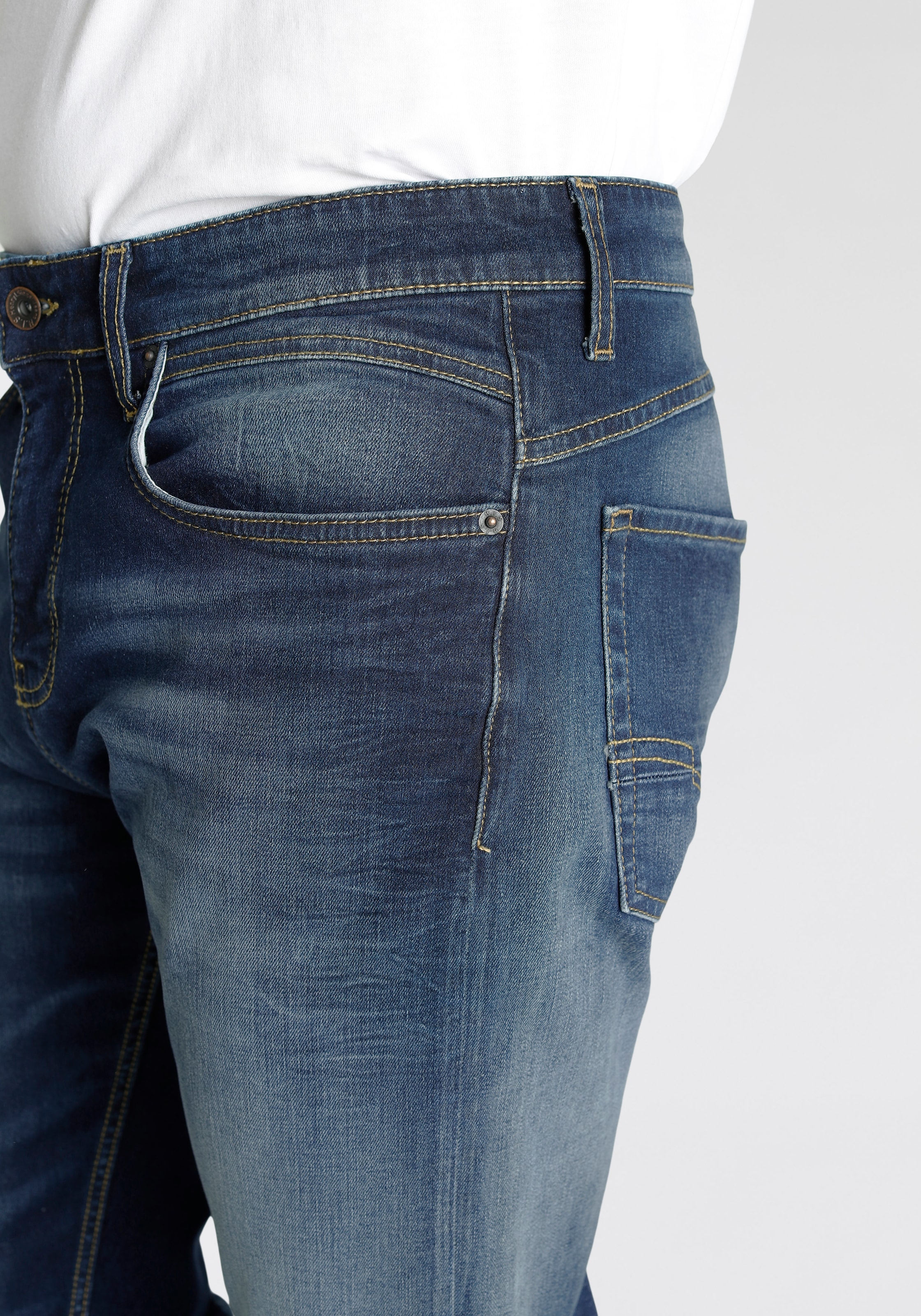 H.I.S Tapered-fit-Jeans »CIAN«, Ökologische, wassersparende Produktion  durch Ozon Wash im Online-Shop bestellen
