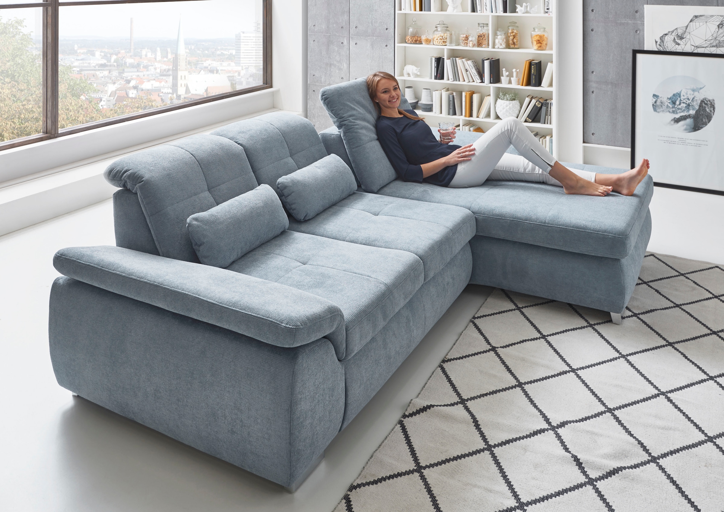 Die PlanBar Ecksofa »MP-IN16037 L-Form mit Kaltschaum-Polsterung«, mit Sitztiefenverstellung & Zierkissen