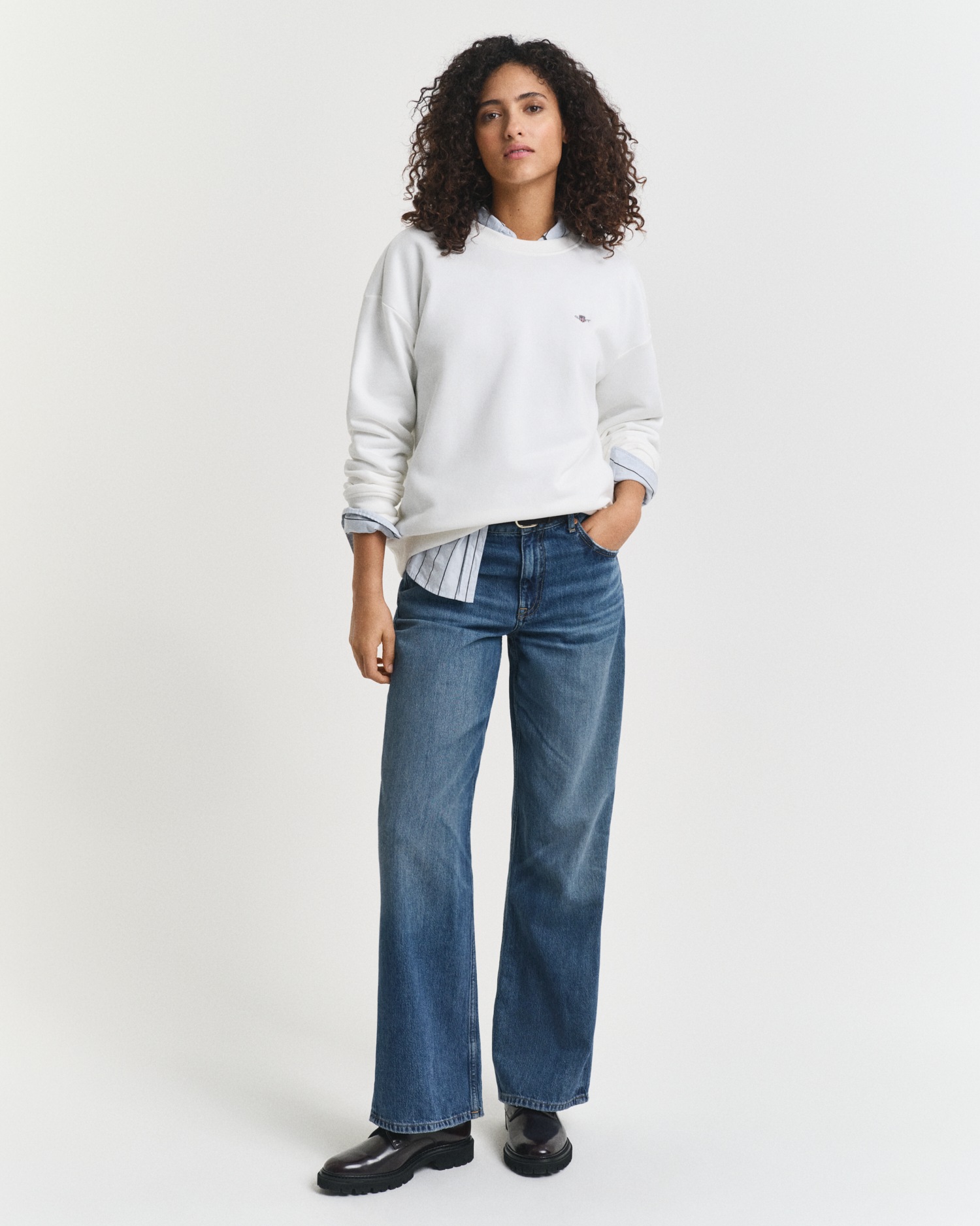 Gant Sweatshirt »SHIELD C-NECK SWEAT«, Grafische GANT-Stickerei auf der Brust
