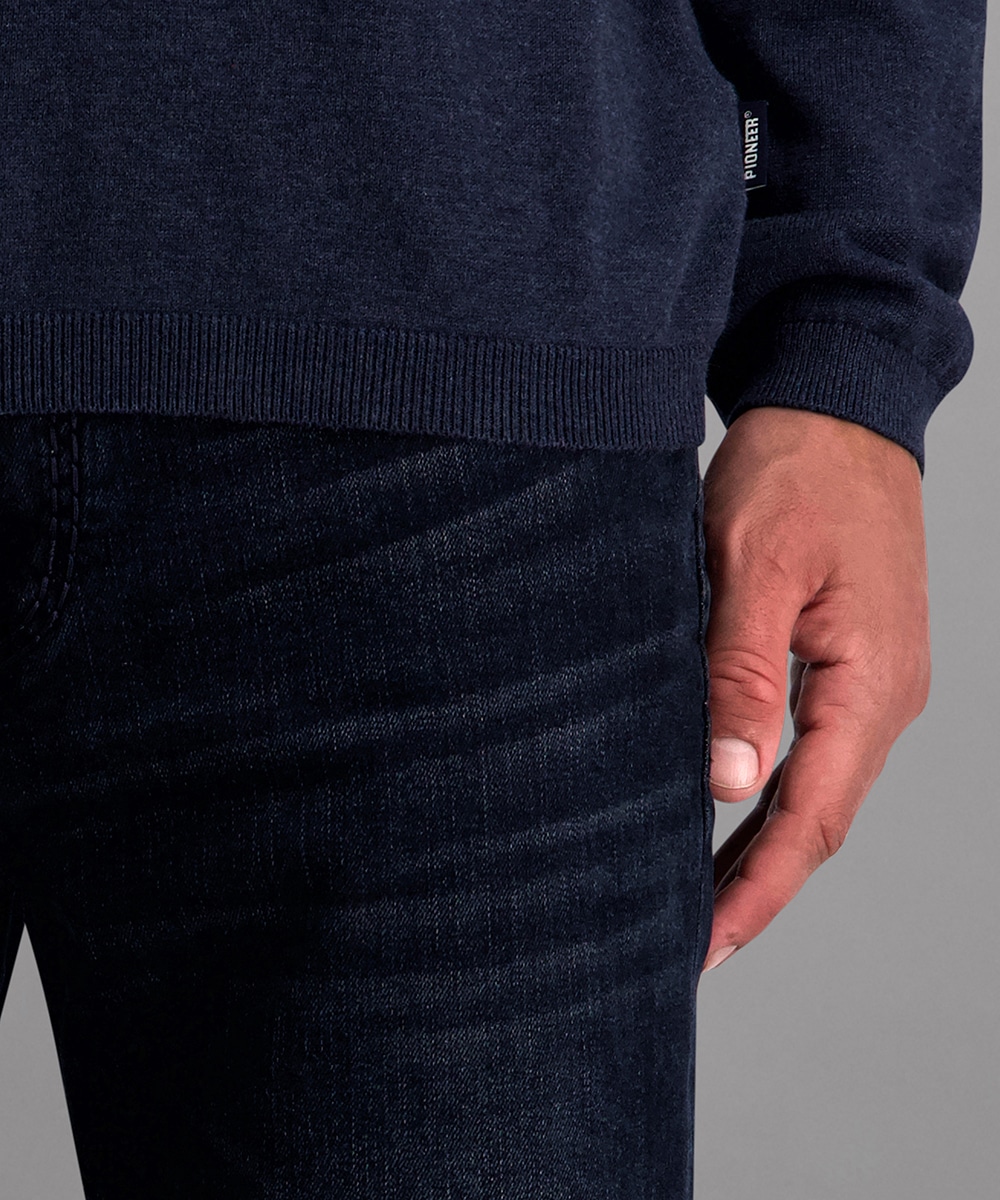 Pioneer Authentic Jeans Rundhalspullover, Ausschnitt mit Rollkante, Außennähte