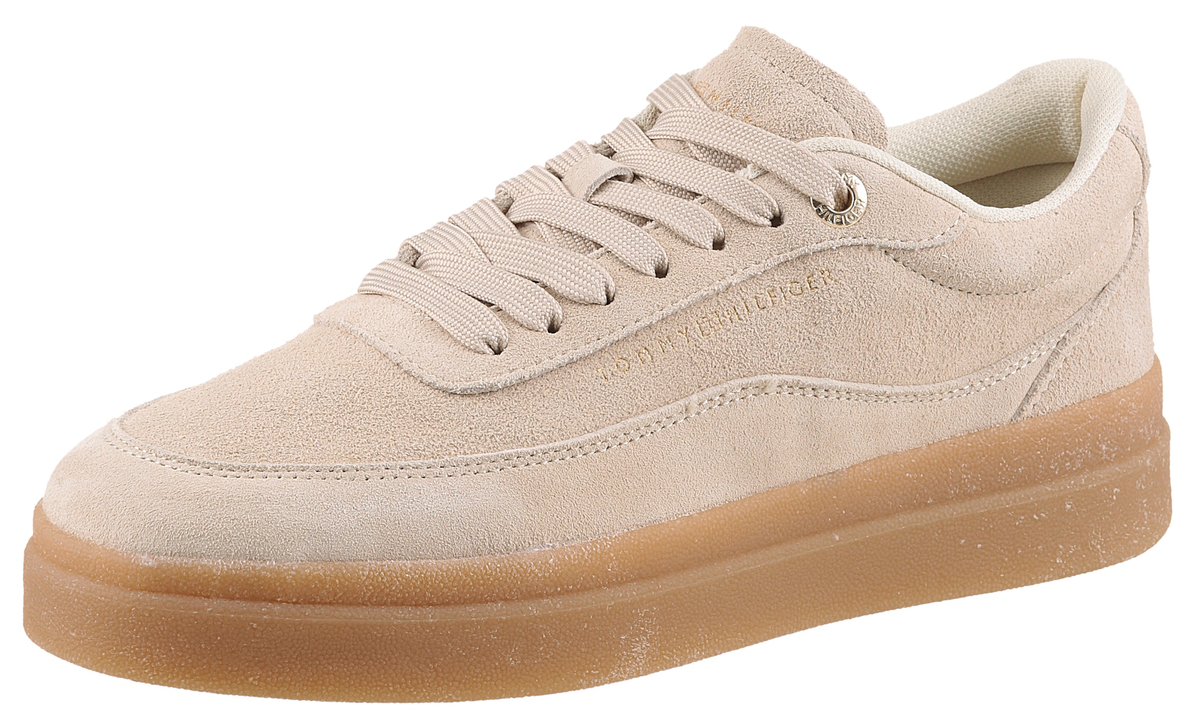 Tommy Hilfiger Plateausneaker »MODERN COURT SNEAKER SUEDE«, Freizeitschuh, Halbschuh, Schnürer mit weich gepolstertem Schaftrand