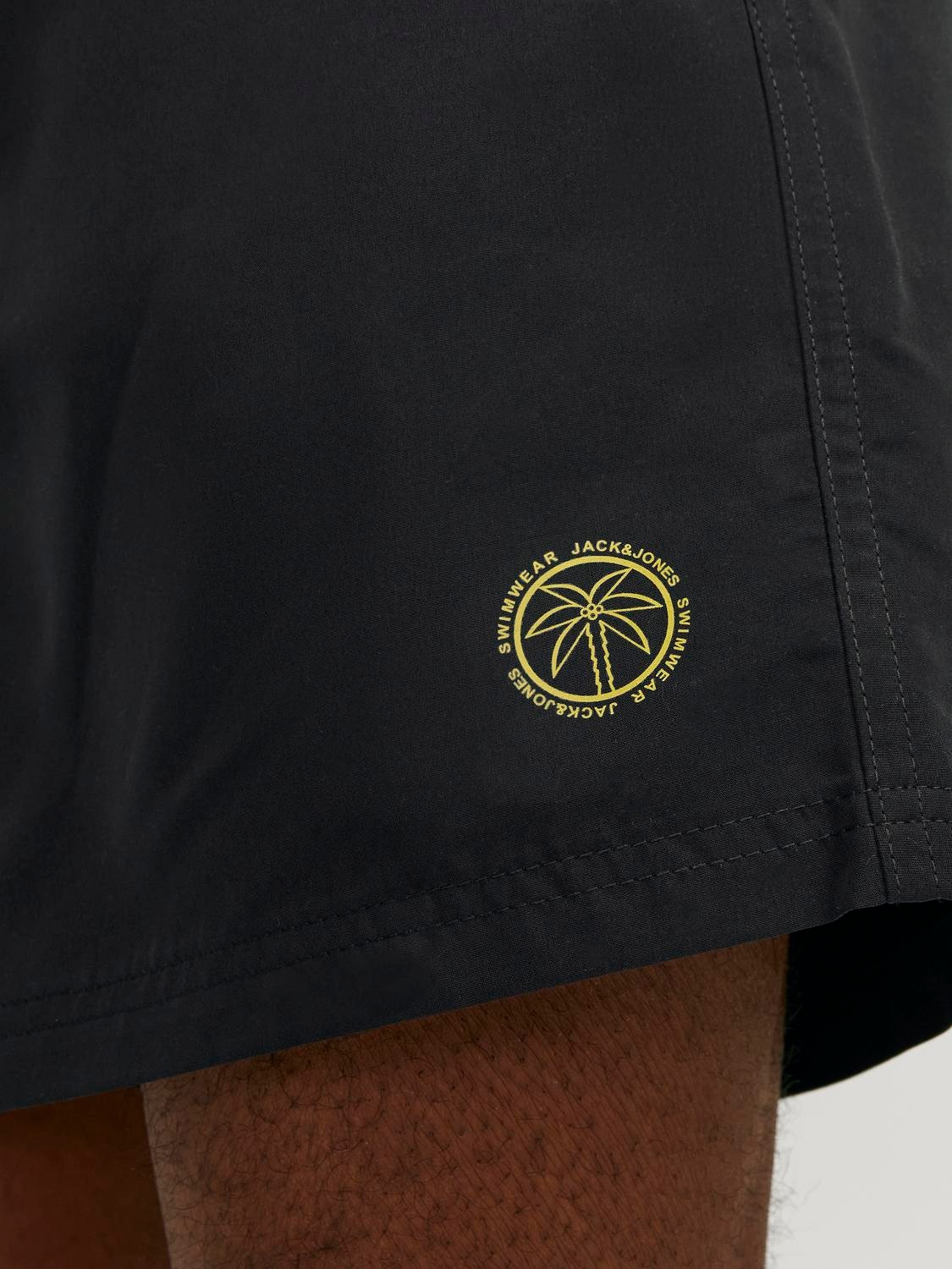 3. Bild von Jack & Jones Badeshorts »JPSTFIJI JJSWIM SOLID SN LY«, schmal geschnittene Schwimm-Shorts für den Strand aus recyceltem Garn