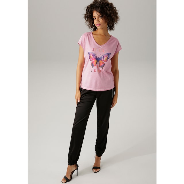 Aniston CASUAL T-Shirt, mit batikfarbigem Schmetterling und Schriftzug  online bestellen