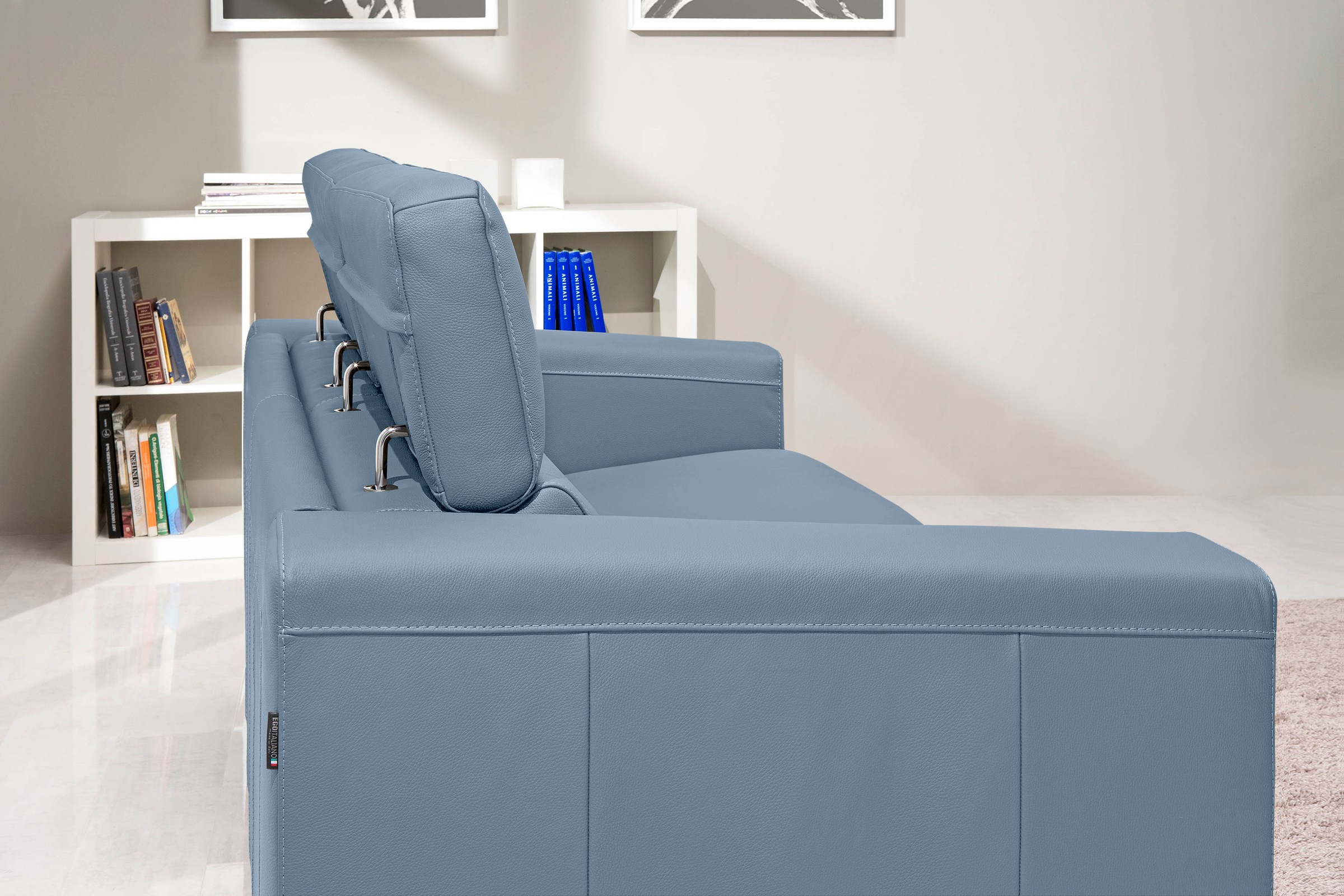 Egoitaliano Schlafsofa »Cabiria, Design und super Sitz- und Liegekomfort«, Sofa inkl. Schlaffunktion, Kopfteile verstellbar, mit Metallfüßen