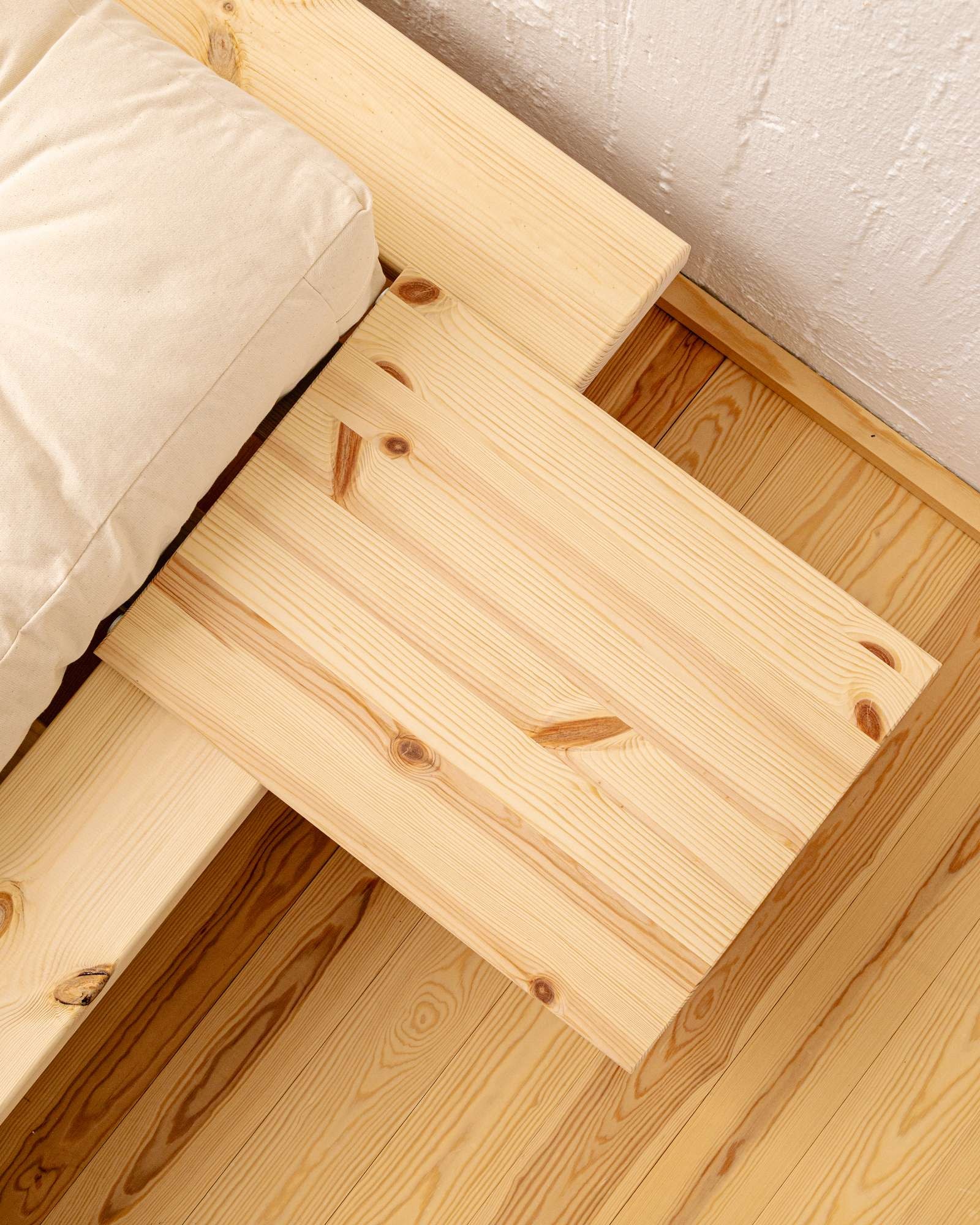 Karup Design Nachttisch »Japan Bett-Tisch, FSC®-zertifiziertes Massivholz,made in Europe«, Speziell für das Japan-Bett entworfen – perfekt integriert & passend