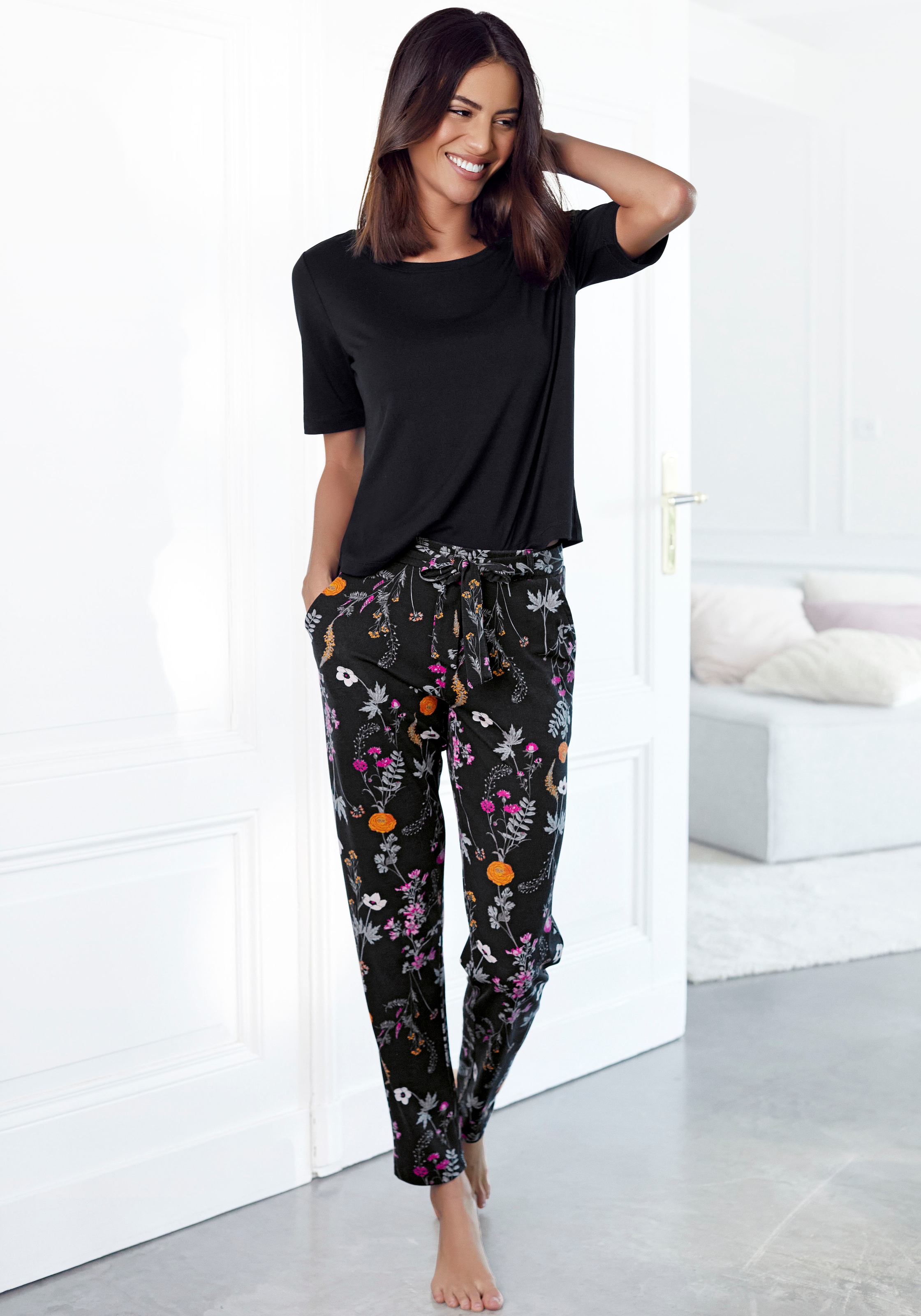LASCANA Pyjama, Wildblumen Muster kaufen mit bequem