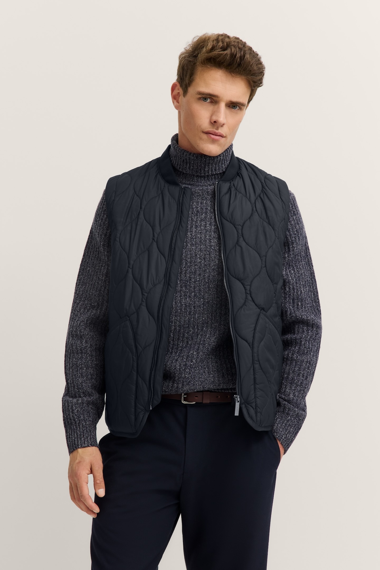 BUGATTI Steppweste »Airseries« Regular Fit mit Wellensteppung 390-marine 48 48 Airseries - ultraleicht & pflegeleicht