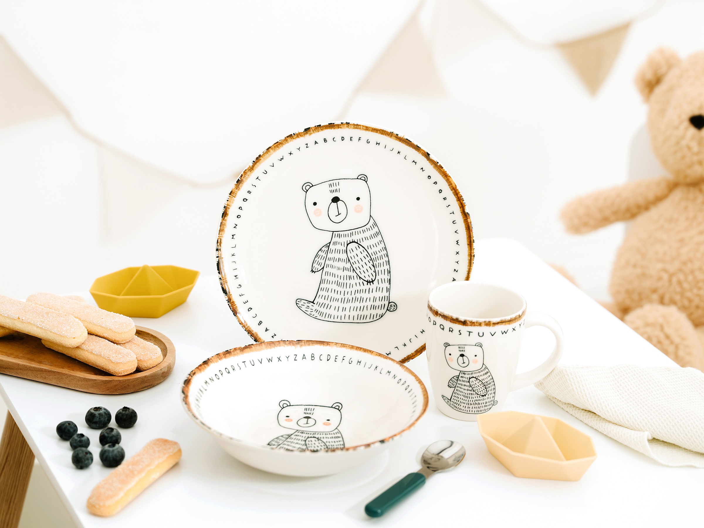 CreaTable Kindergeschirr-Set »Freunde des Waldes Bär, Kinder Set 3-tlg.« Tiermotive, skandinavischer Stil, unregelmäßiger brauner Rand