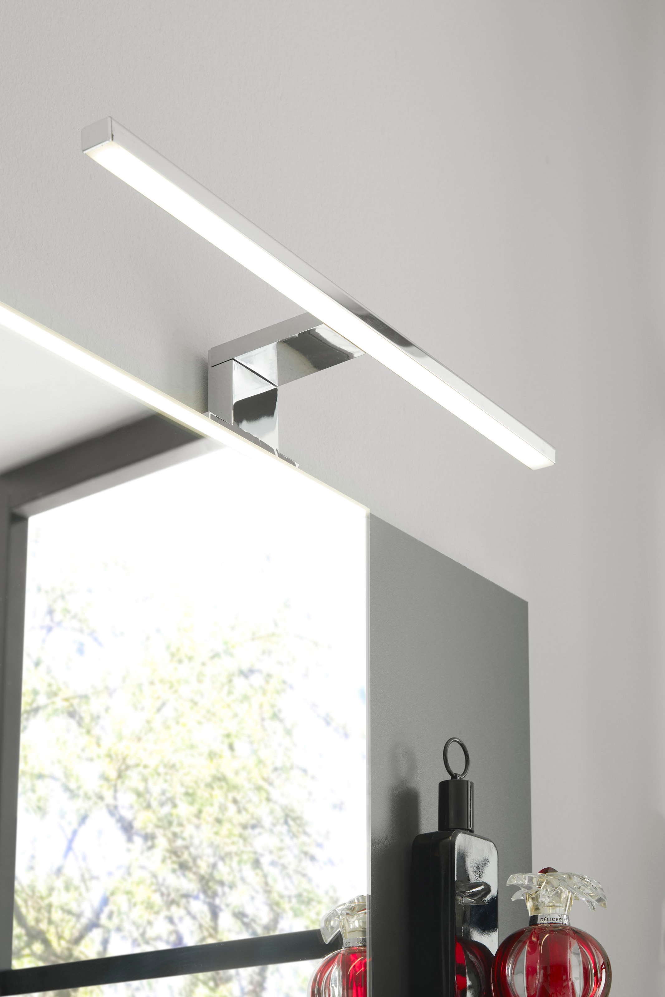 Places of Style Badmöbel-Set »SOLiD, Badmöbel-Set, Bad im modernen Design, 2-teiliges Badezimmer«, (2 St.), Waschtisch mit Waschbecken, Spiegel mit LED, Breite 60 cm