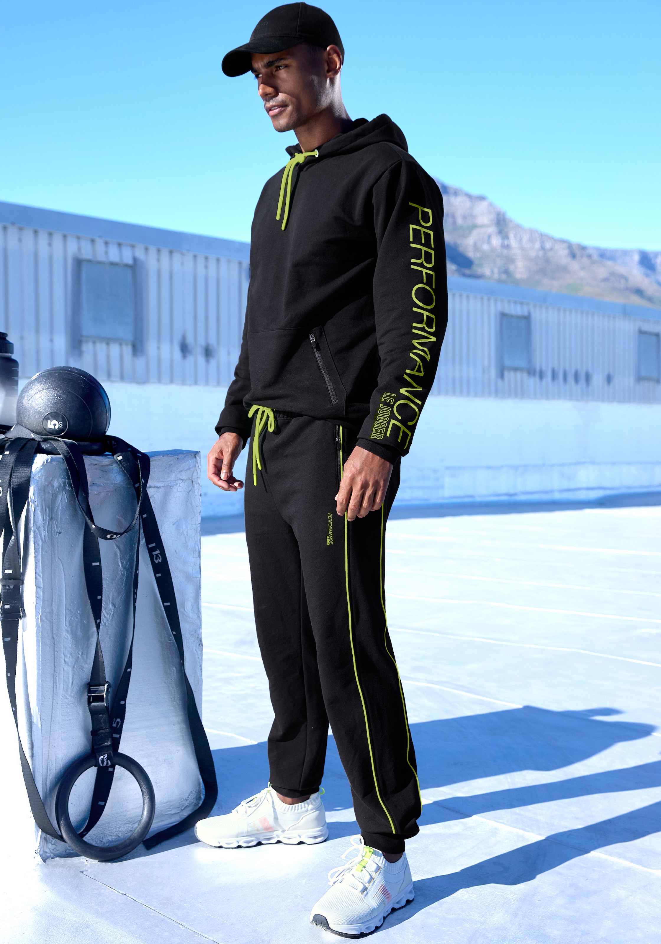 Le Jogger Performance Kapuzensweatshirt , mit praktischen Reißverschlusstaschen
