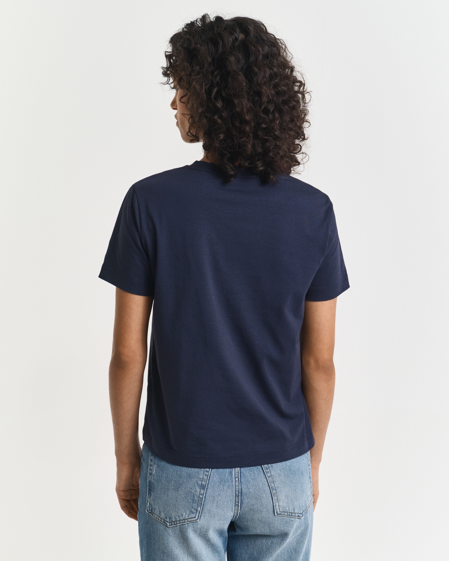 Gant T-Shirt »REG TONAL SHIELD SS T-SHIRT« Rundhals, Ton in Ton Stickerei