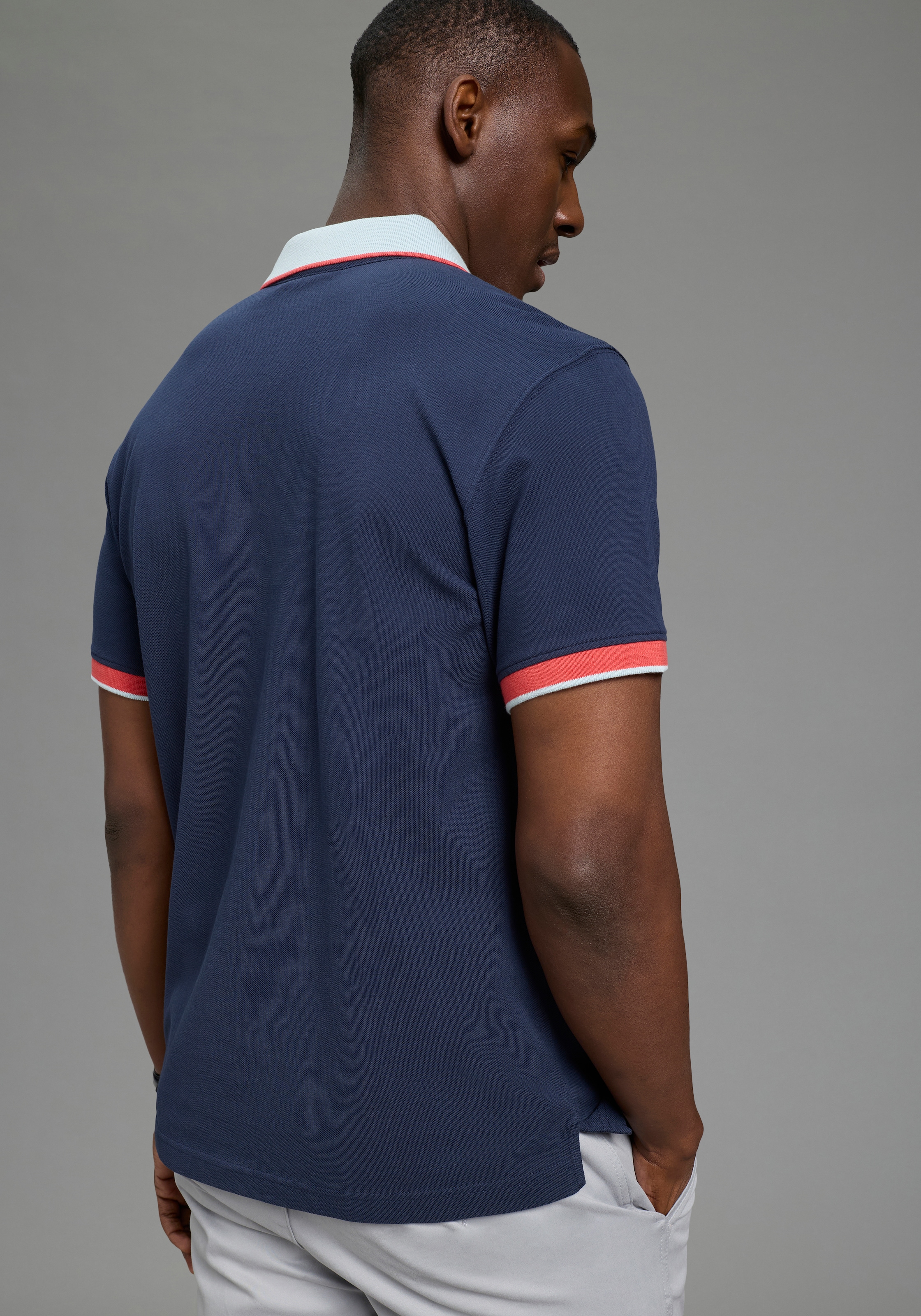 DELMAO Poloshirt »Neue Kollektion!« klassischer Polokragen, Kurzarm, normale Passform, mit Stickerei