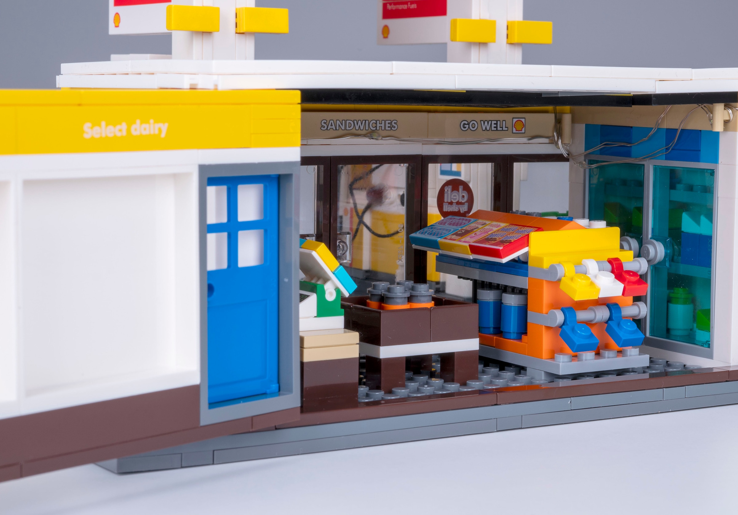 Jamara Konstruktions-Spielset »CaDA, Bricks, Shell Tankstelle mit Shop und Waschanlage (402857)« mit LED Licht