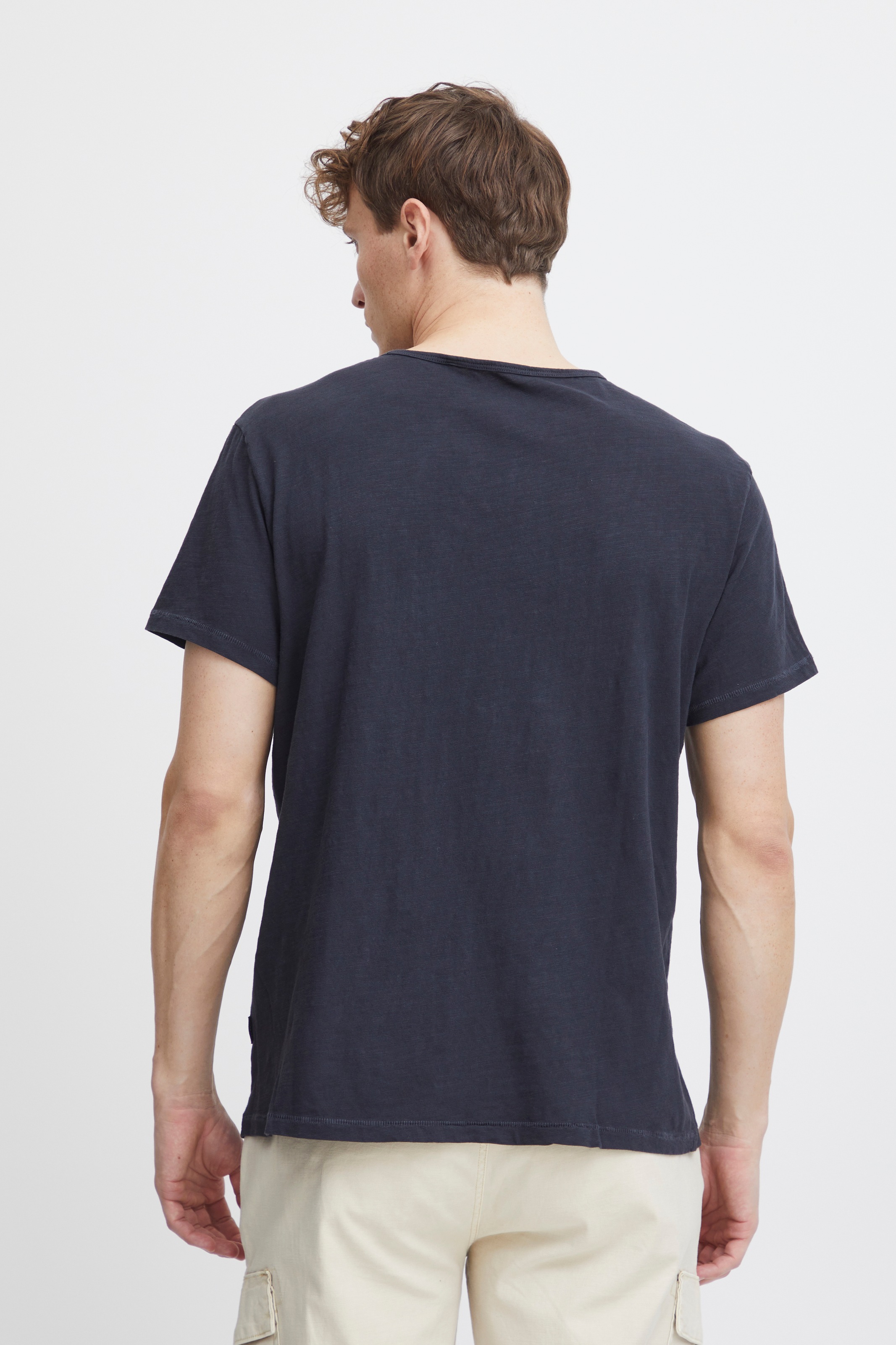 Blend T-Shirt »BHAshton split neck tee« mit Deko-Knopfdetail am Ausschnitt