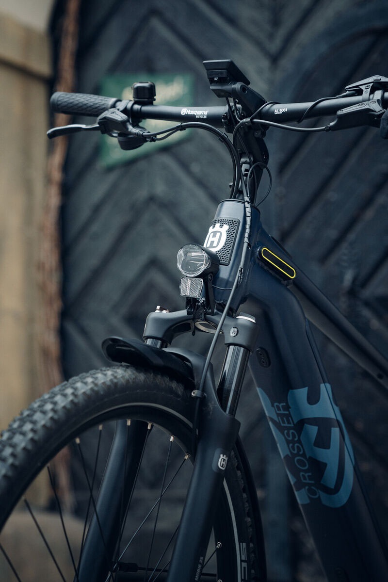 Husqvarna E-BICYCLES E-Bike »E-Trekkingbike Crosser 2«, 11 Gang, Shimano, Deore RD-M5100, Mittelmotor 250 W, (27,5 Zoll, Bosch Motor, Scheibenbremsen, mit Straßenzulassung), Pedelec, Elektrofahrrad für Herren u. Damen