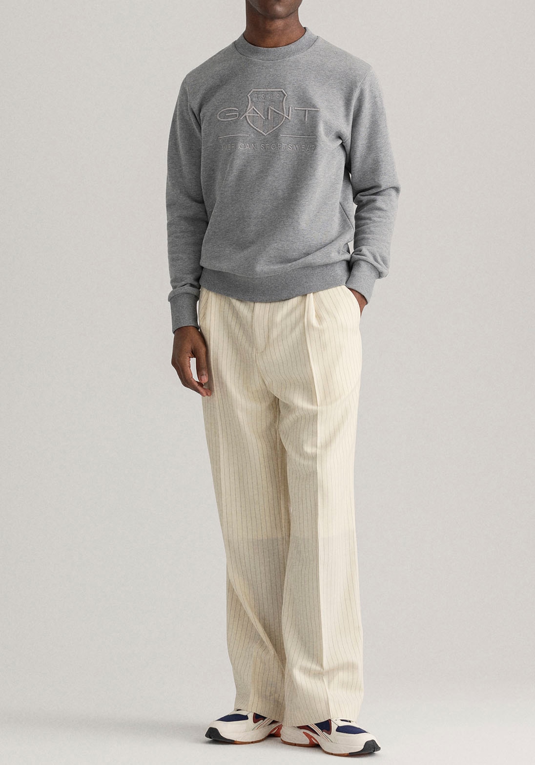 Gant Sweatshirt »D1. TONAL ARCHIVE SHIELD C-NECK«, mit Logostickerei auf der Brust
