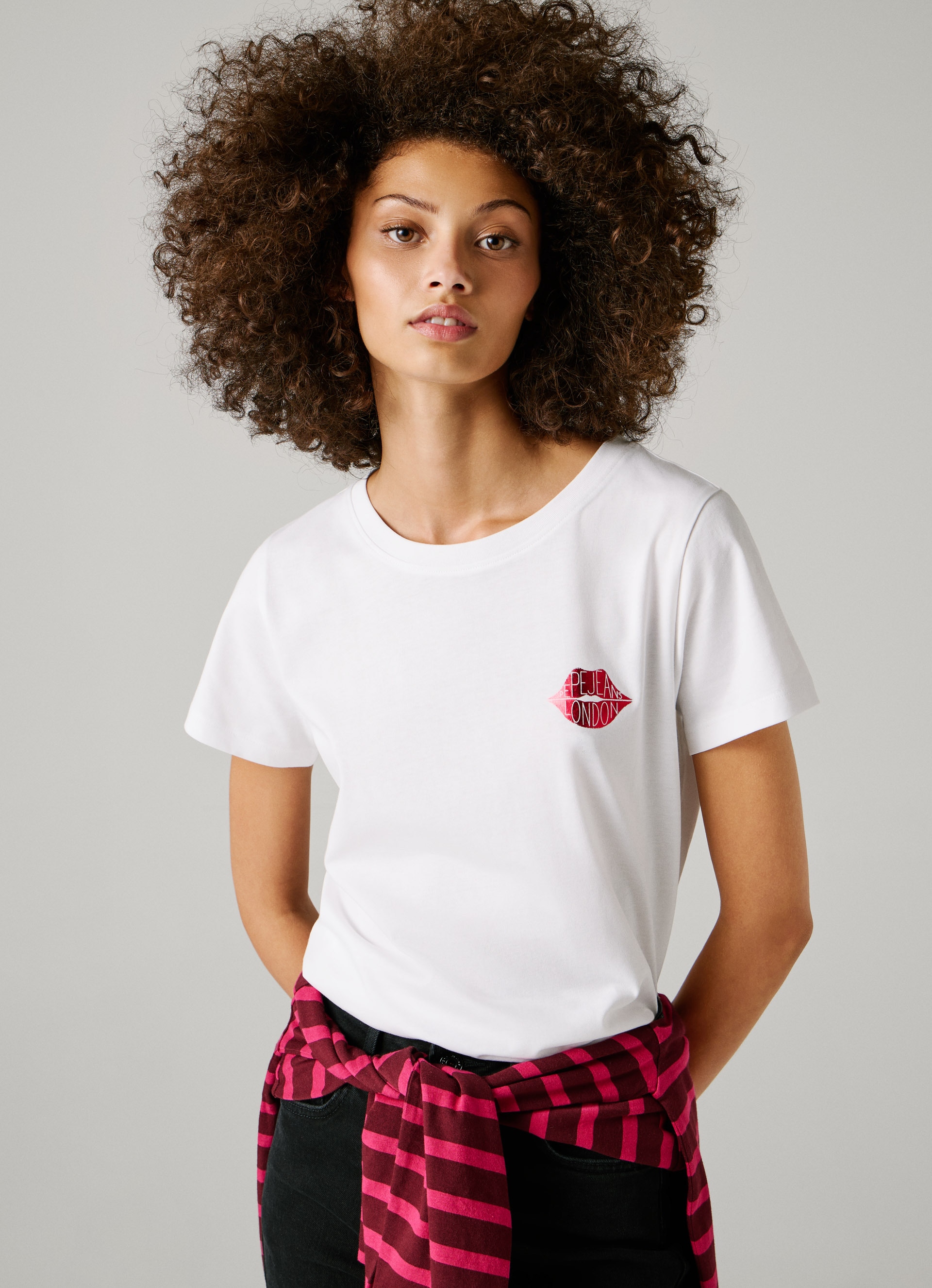 Pepe Jeans T-Shirt »BRULE« mit Runhals, kleiner Print auf der Brust