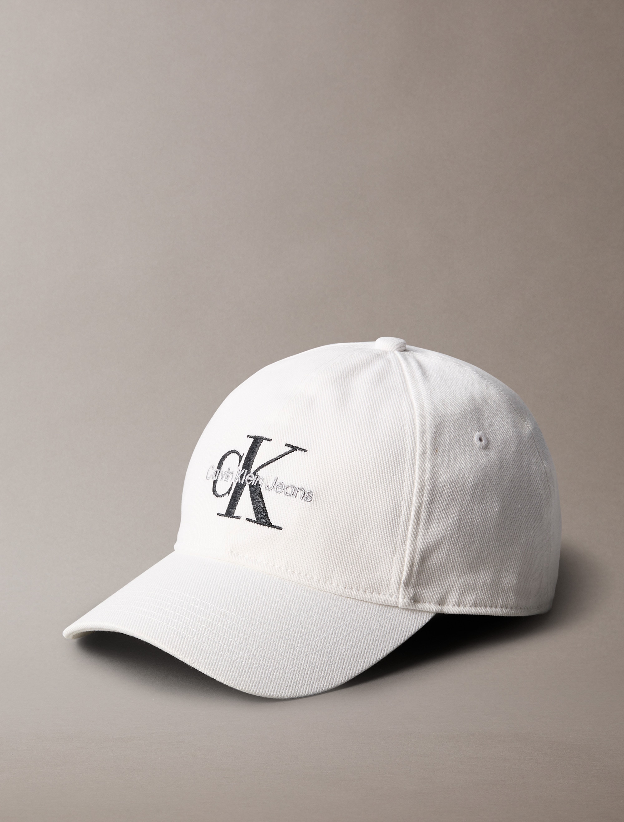 Calvin Klein Jeans Baseball Cap »MONO LOGO EMBRO CAP«, mit Logostickerei