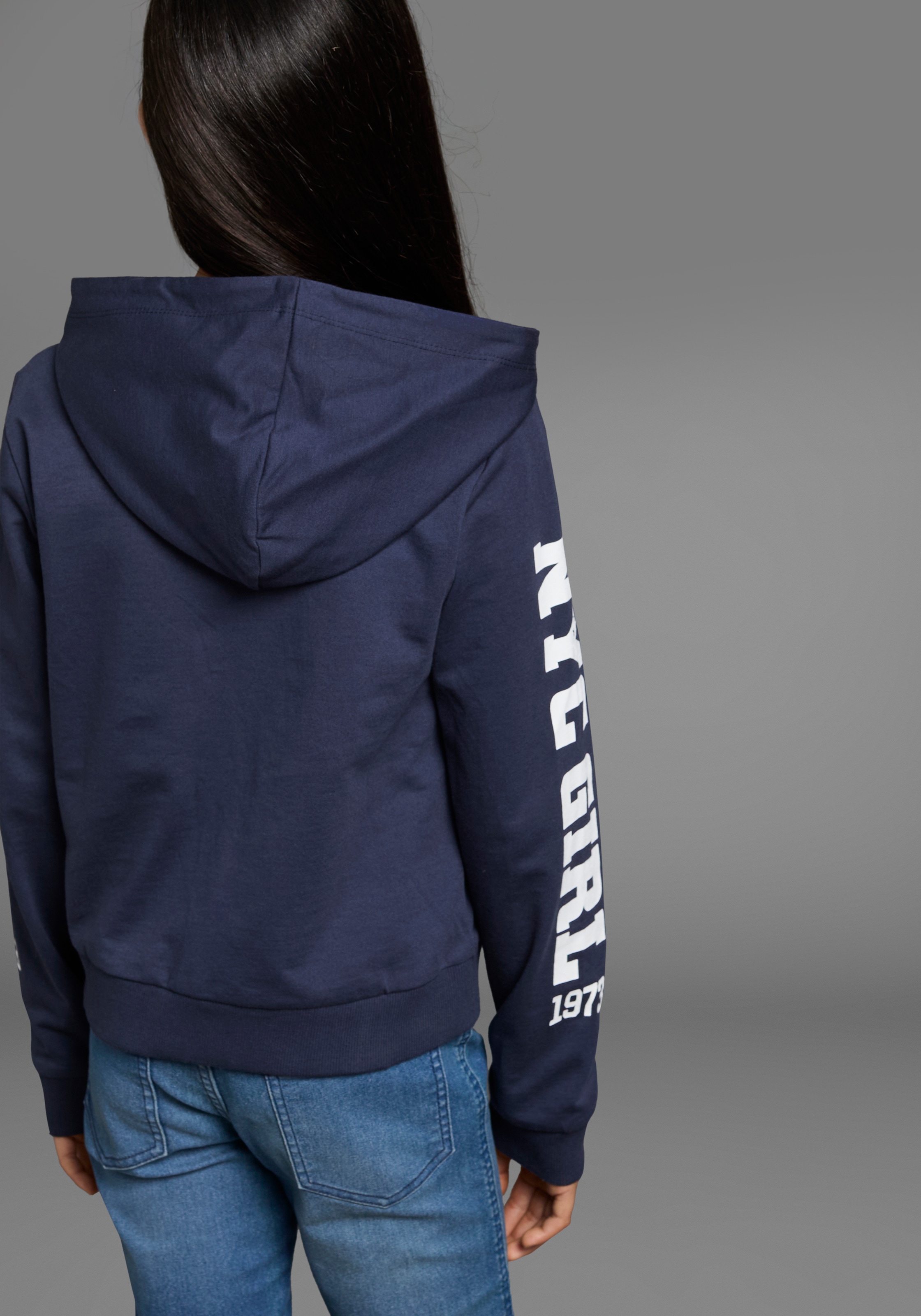 KIDSWORLD Kapuzensweatshirt »Shirt mit Ärmelprint« Langarm,  mit stylischem Print,  mit Kapuze,  aus Baumwolle