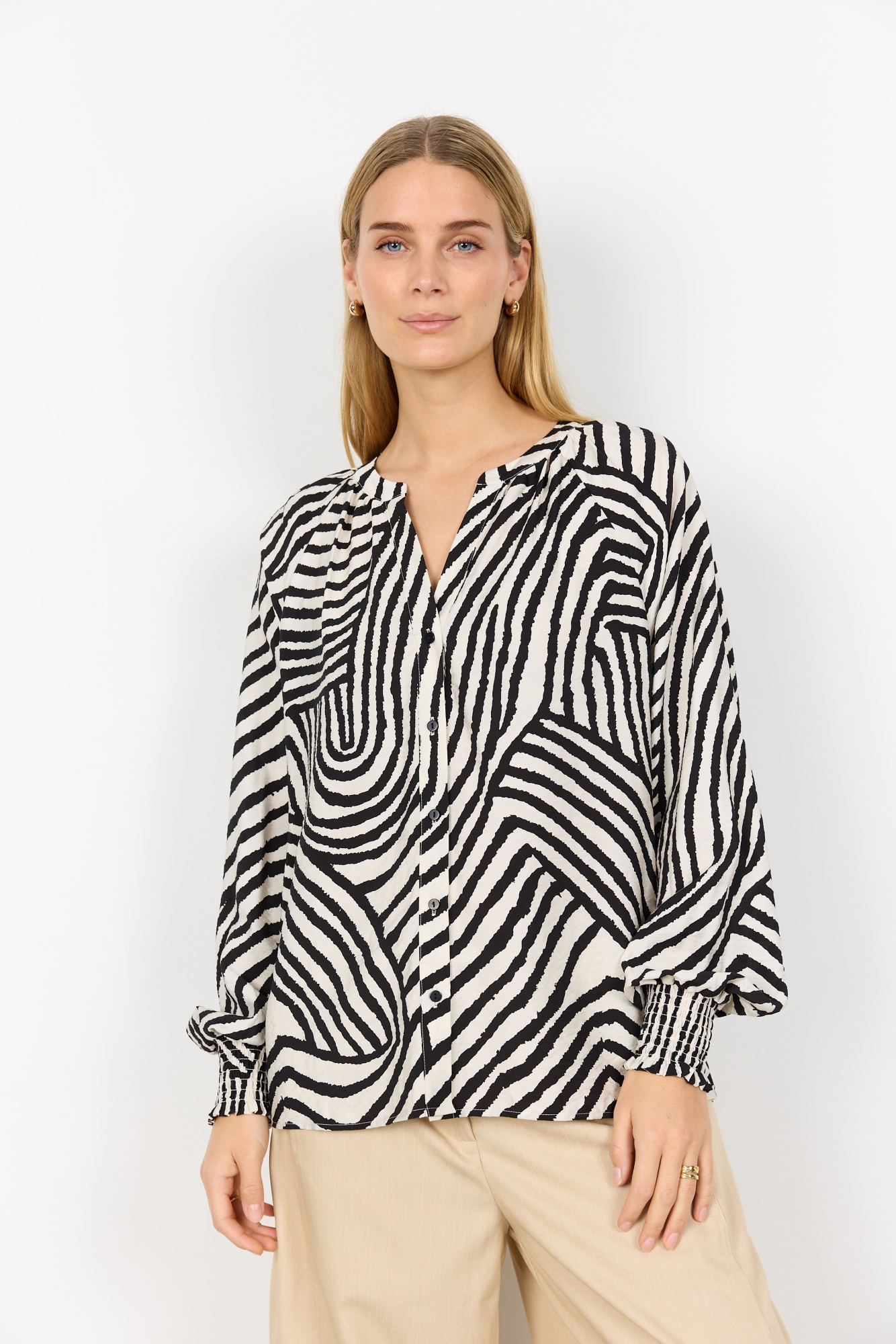 soyaconcept Druckbluse »SC-BECCA 1« aus Viskosemischung, Regular Fit, mit V-Ausschnitt, bedruckt