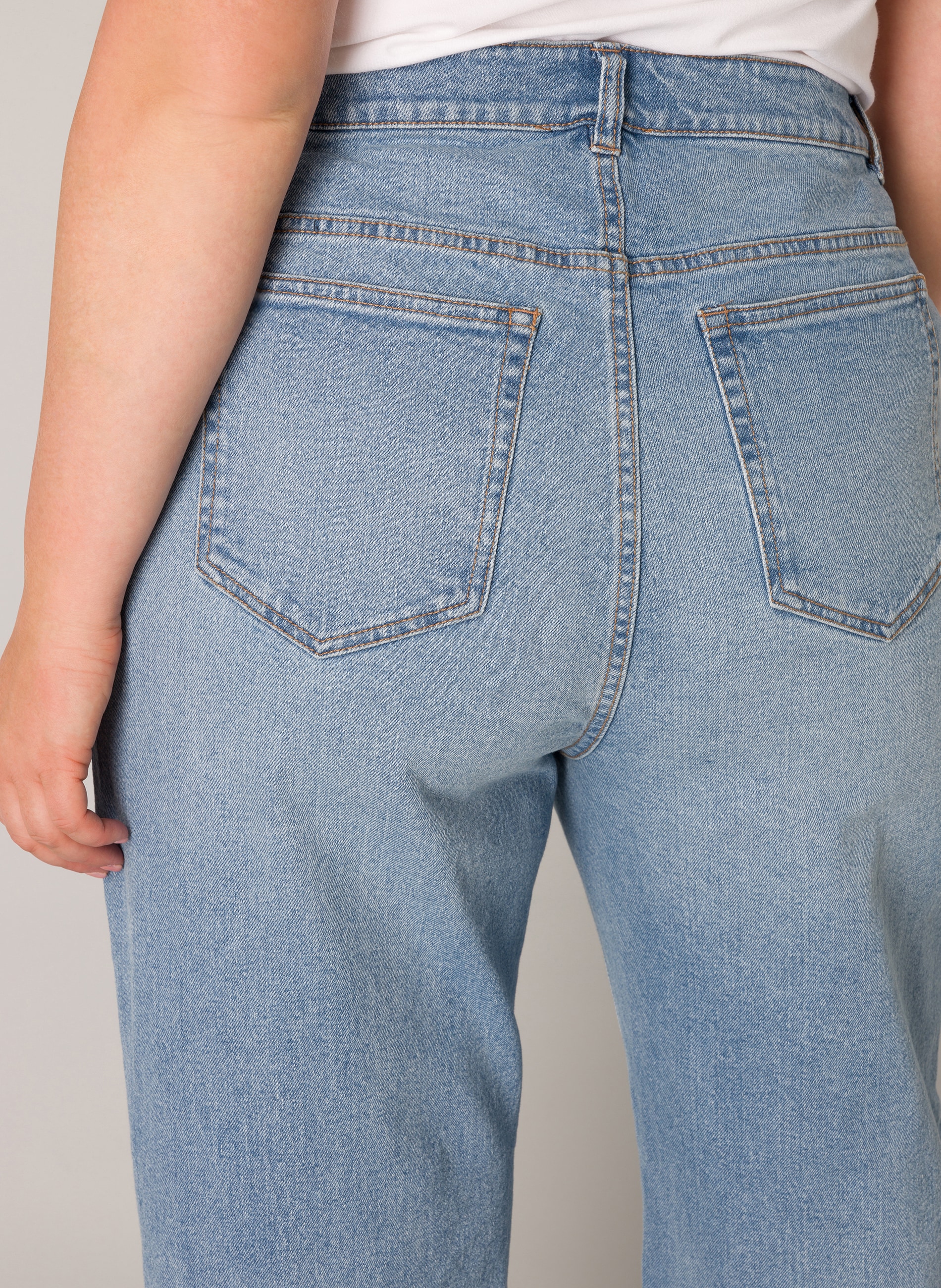 Base Level Curvy Weite Jeans, in großen Größen
