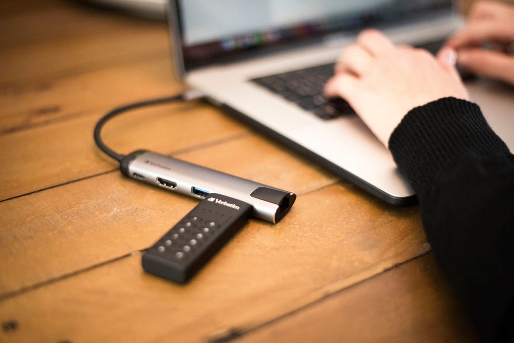 Verbatim USB-Stick »Keypad Secure 32GB«, (USB 3.2 Lesegeschwindigkeit 160 MB/s)