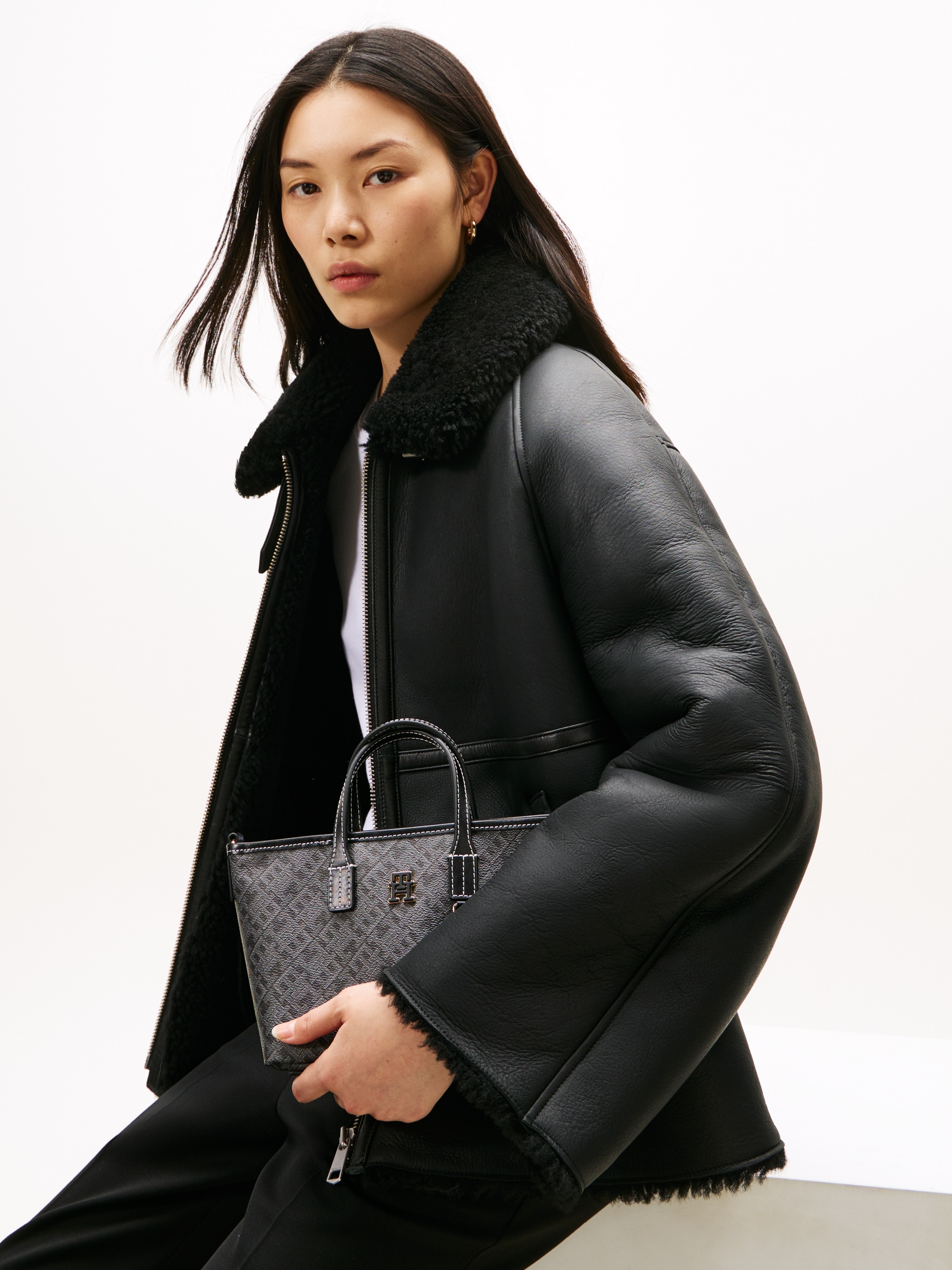 Tommy Hilfiger Tragetasche »TH MONOPLAY LE NANO TOTE« , Damen Umhängetasche, Schultertasche mit TH-Monodrucken