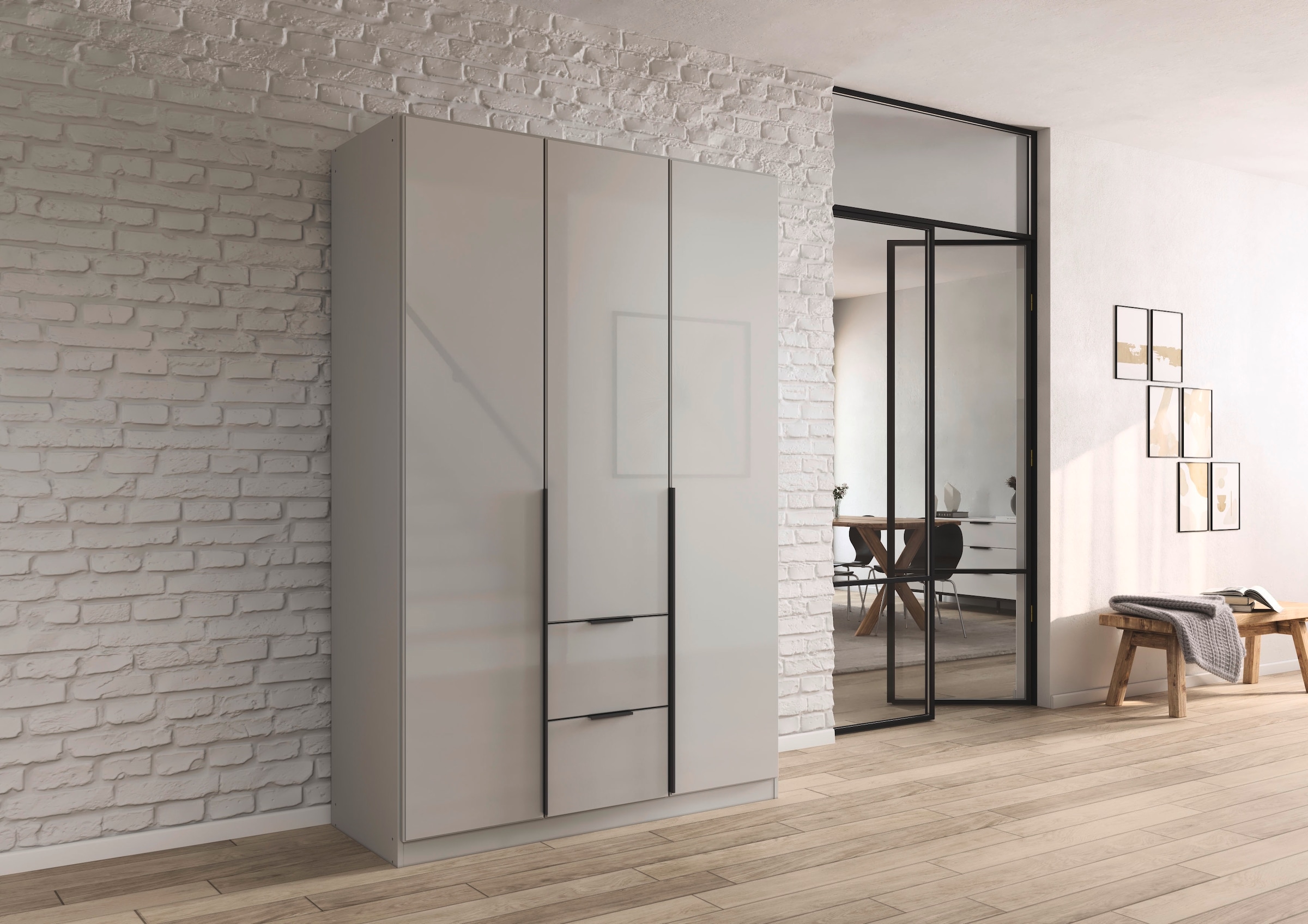 rauch Drehtürenschrank »Kleiderschrank Kleiderschränke Schrank Garderobe AGORDO mit Glasfront«, (in zwei Griff-Farben mit Glasfront), mit Außenschubkästen, in 6 Breiten und 2 Höhen MADE IN GERMANY