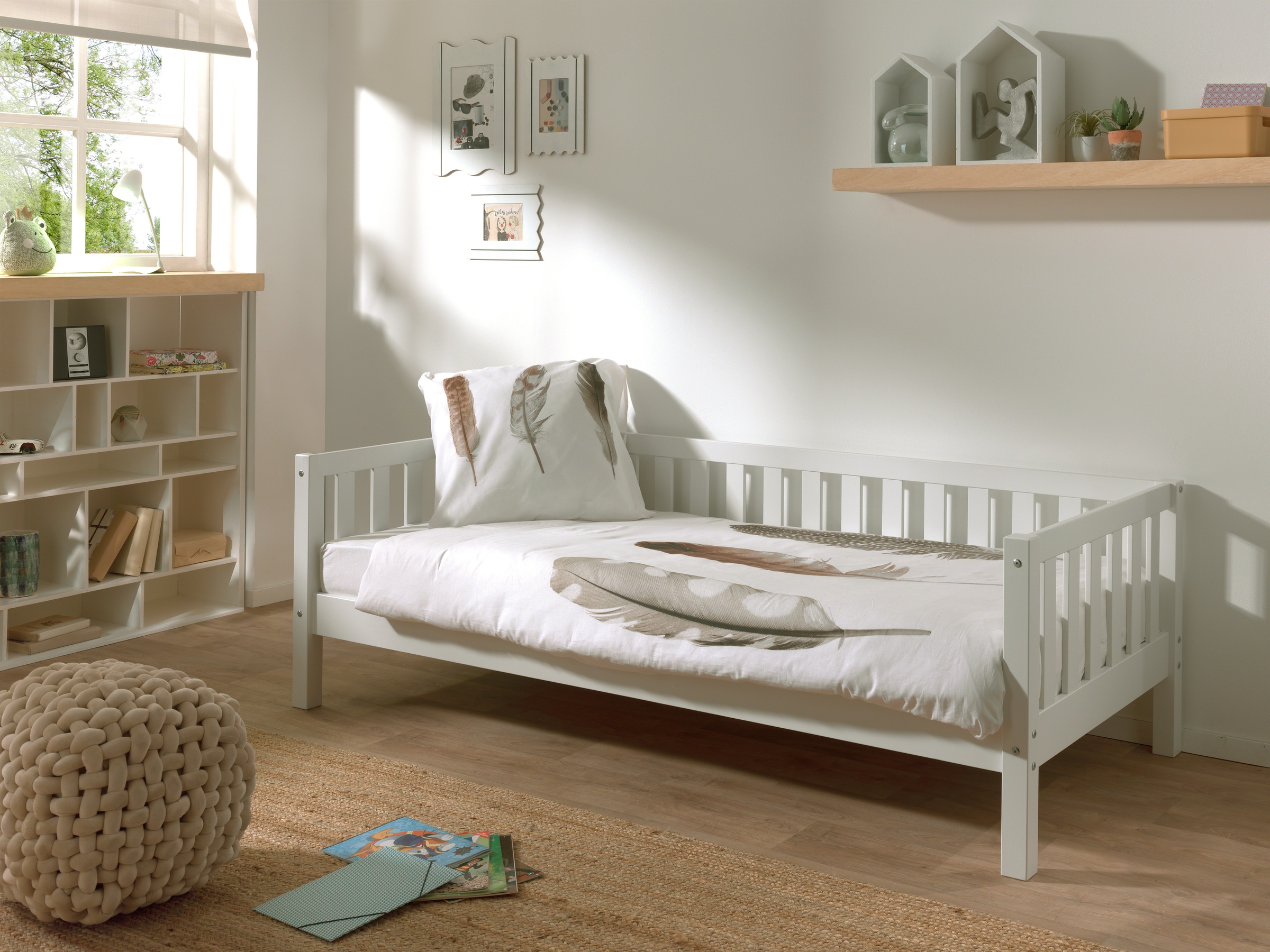 Vipack Einzelbett, (Made in Europe), Sprossenumrandung, Liegefläche 90x200 cm, in Milky Pine oder Weiß