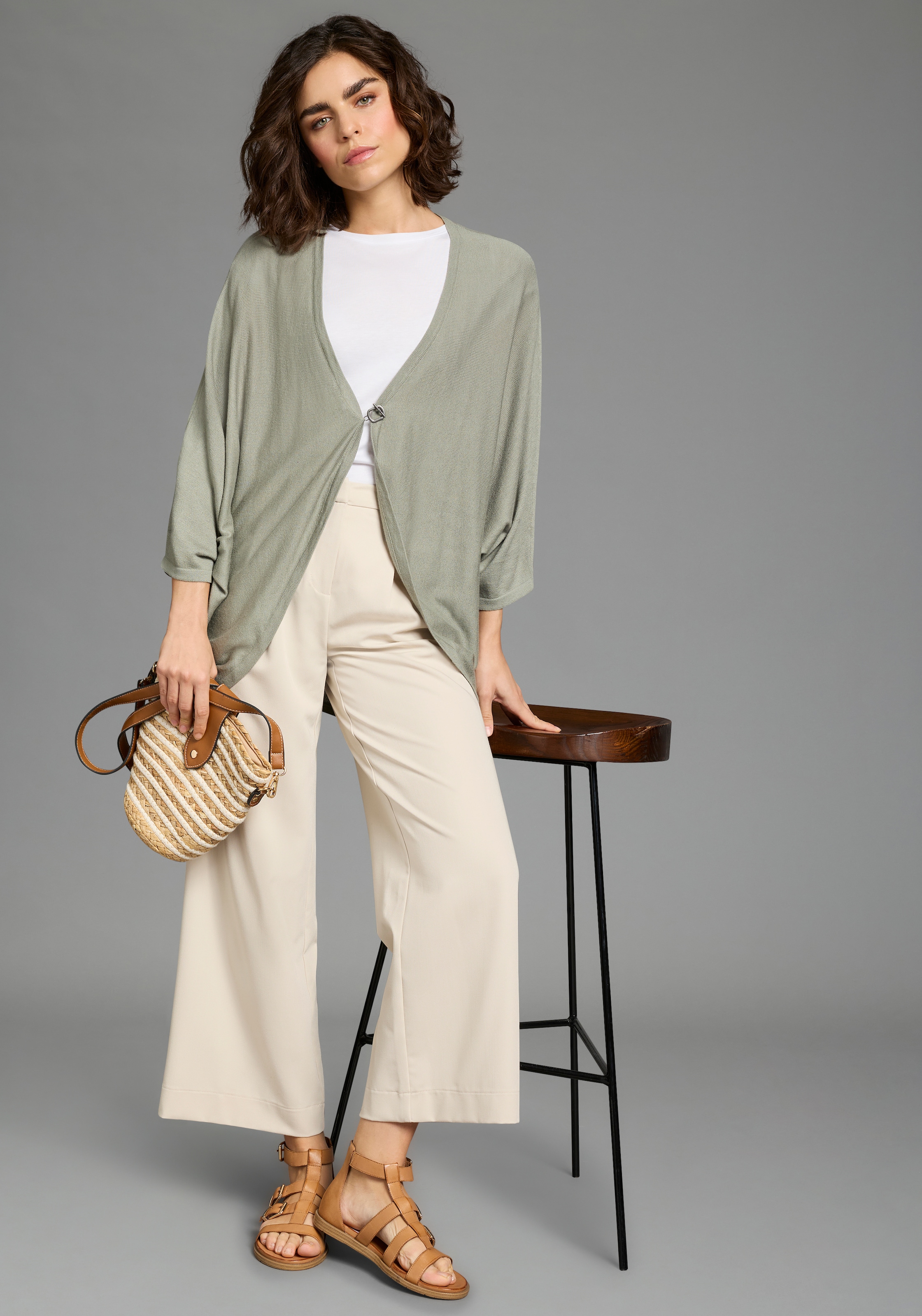 Laura Scott Strickjacke »im Sommer-Look« oversized, mit Verschluss und 3/4 Ärmeln