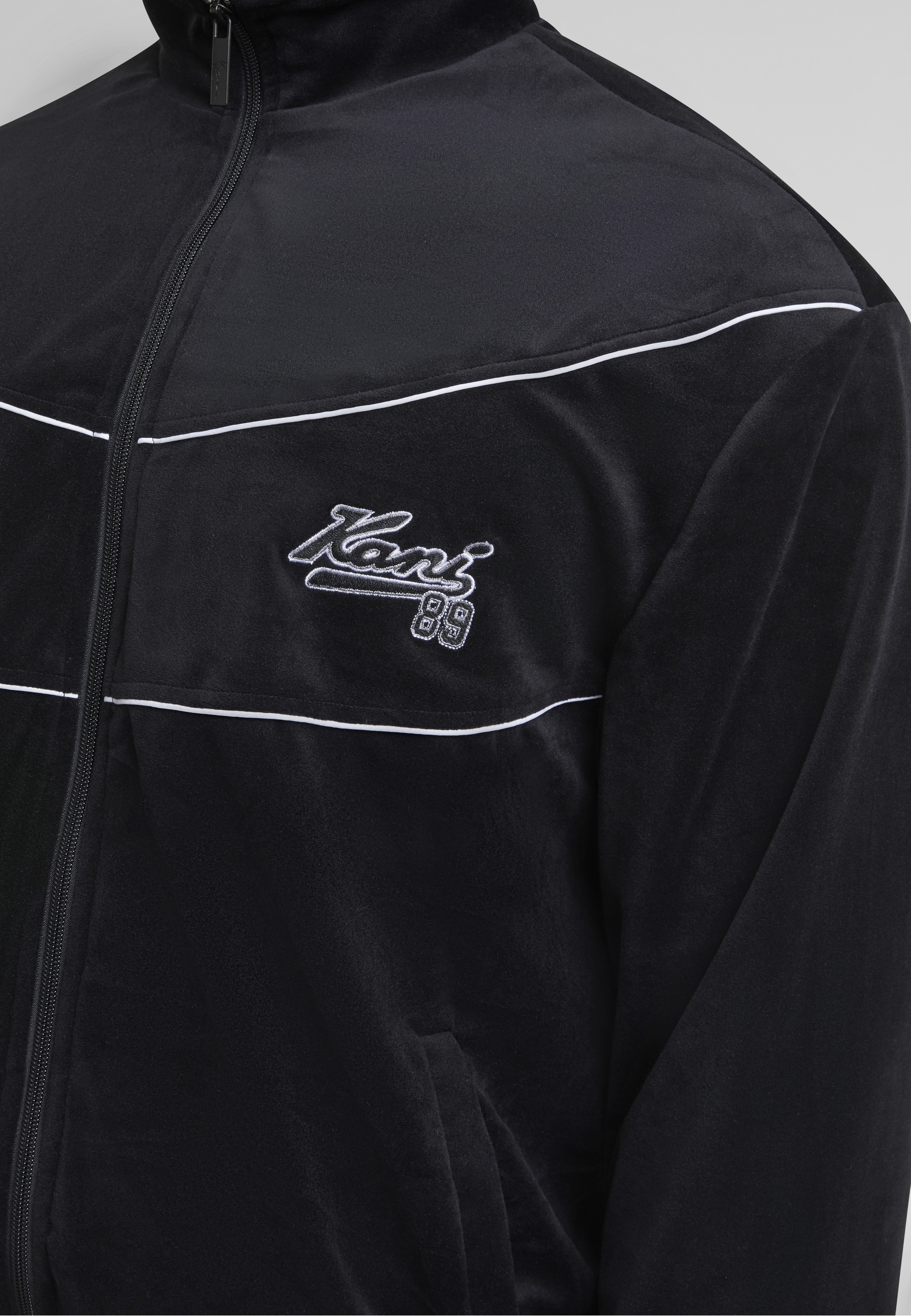 Karl Kani Trainingsjacke »Karl Kani Kani Varsity Velours Trackjacket« 1 Stk. tlg. ohne Kapuze