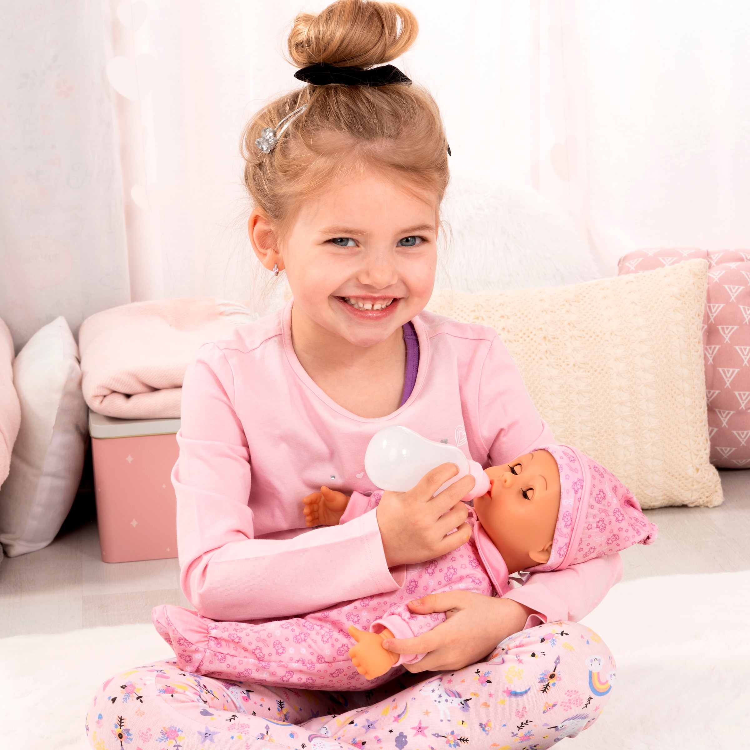 Bayer Babypuppe »First Words Baby, 38 cm, Schafe rosa«, (3 tlg.), mit Schlafaugen und Babygeräuschen