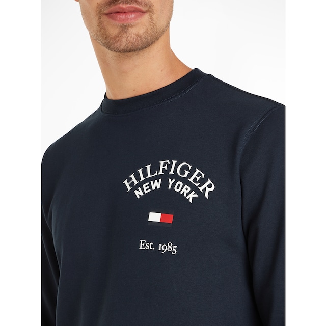 Tommy Hilfiger Sweatshirt »WCC ARCHED VARSITY SWEATSHIRT«, mit modischem  Logodruck auf der Brust online bestellen