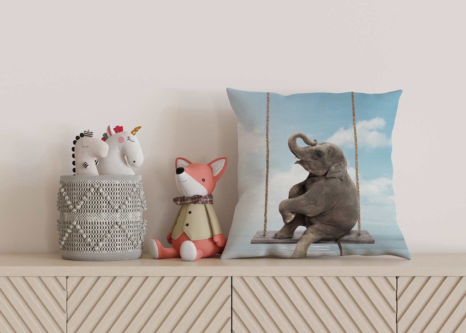 queence Dekokissen »Elefant auf Schaukel«, Kissenhülle mit HD Premium Druck, geruchsneutral, 40x40cm
