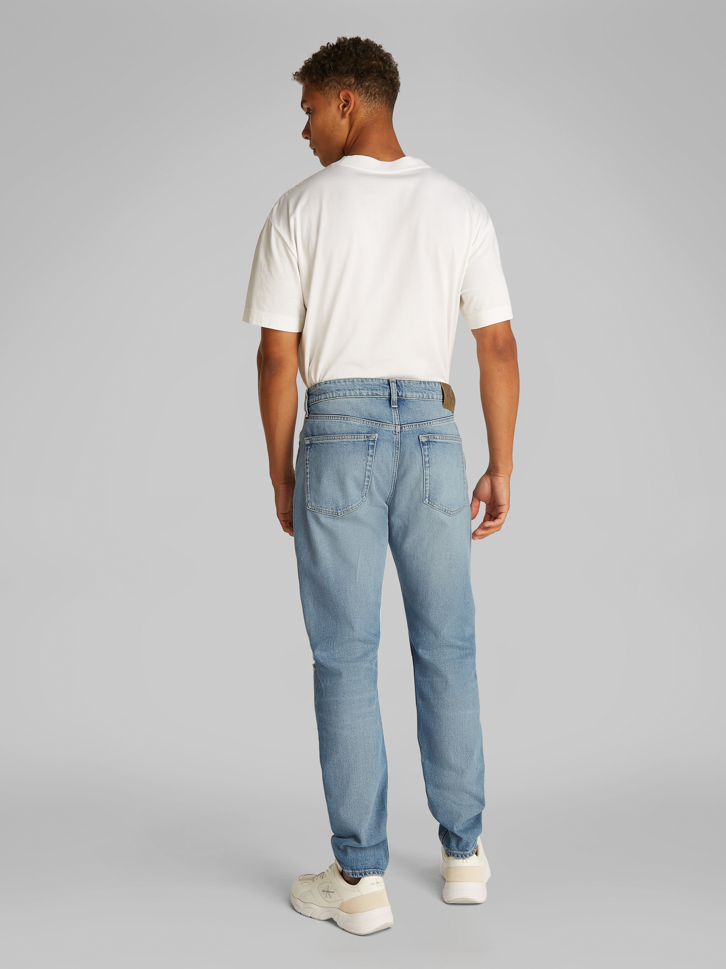 Calvin Klein Jeans Destroyed-Jeans »SLIM TAPER«, in hellblauer Waschung