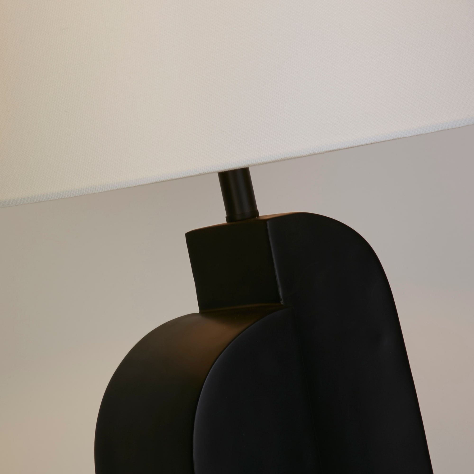 Searchlight Tischleuchte »Perth 1Lt Table Lamp, Matt Black Resin & White Linen Shade« E27 1 Stk.