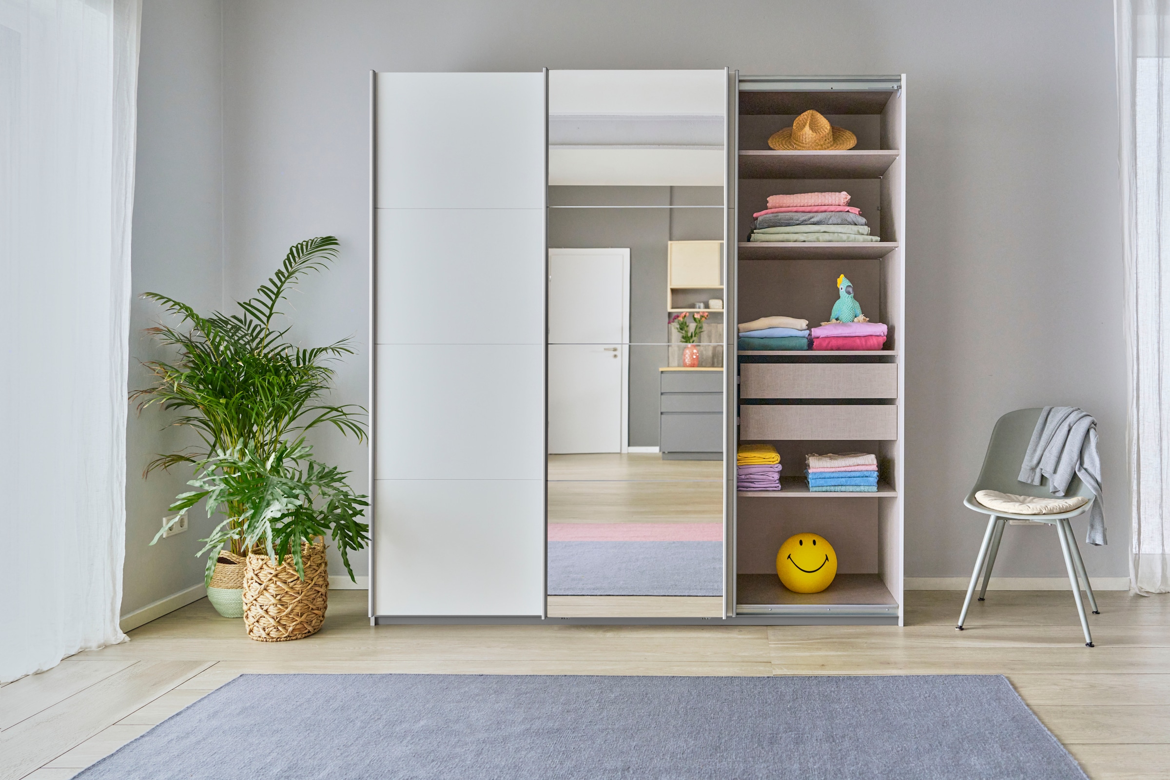 rauch Schwebetürenschrank »Kleiderschrank Schrank Garderobe BESTSELLER KOLUNA mit Spiegel«, inkl. 2 Innenschubladen sowie extra Einlegeböden MADE IN GERMANY