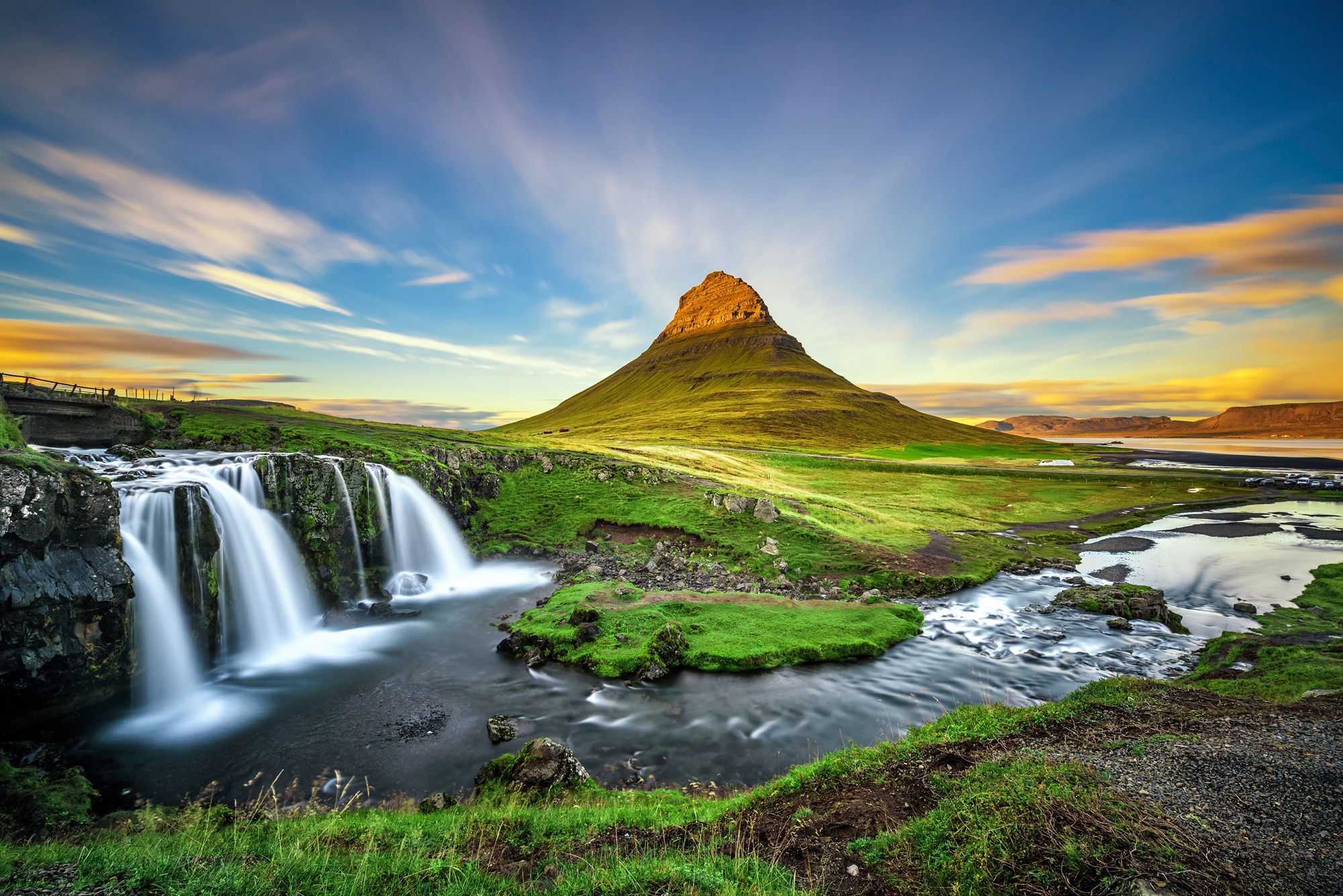 Papermoon Fototapete »KIRKJUFELL-WASSERFALL FLUSS ISLAND BERG SONNENUNTERGA günstig online kaufen